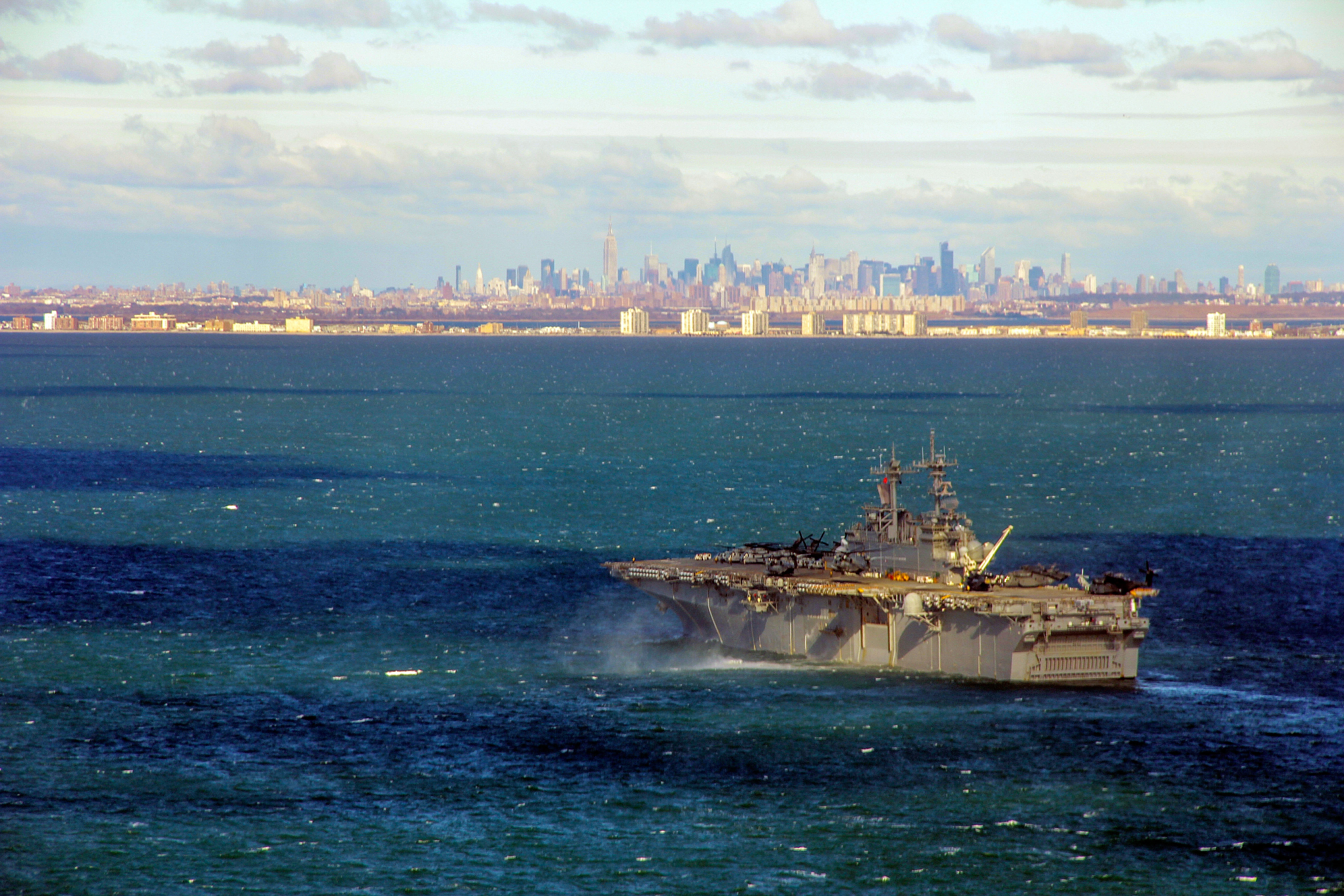USS WASP LHD-1 am 03.11.2012 vor New YorkBild: U.S. Navy