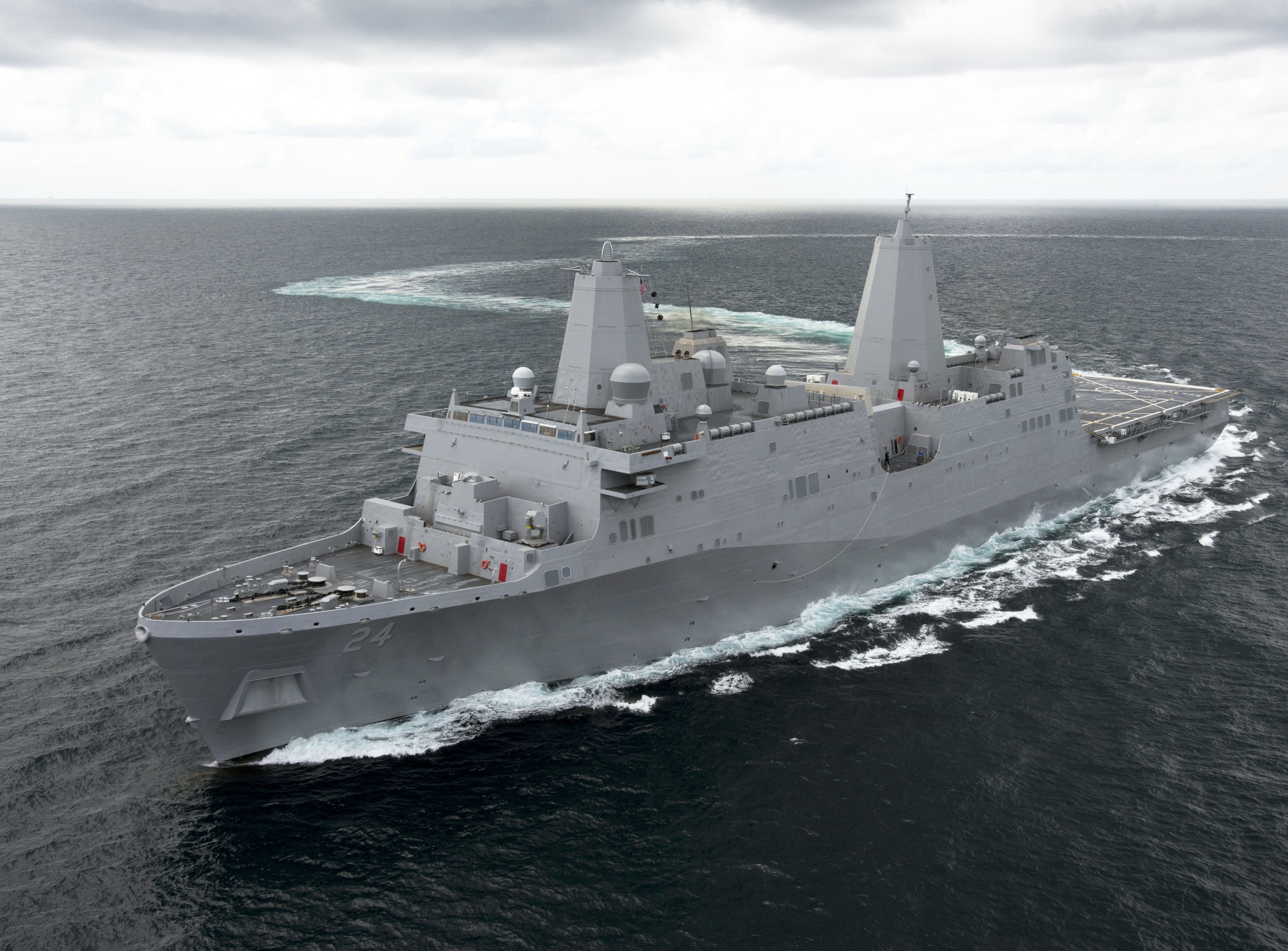 USS ARLINGTON LPD-24 See-ErprobungBild: Ingalls Shipbuilding
