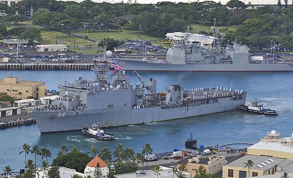 USS PEARL HARBOR LSD-52 Einlaufen Pearl Harbor 16.08.2013