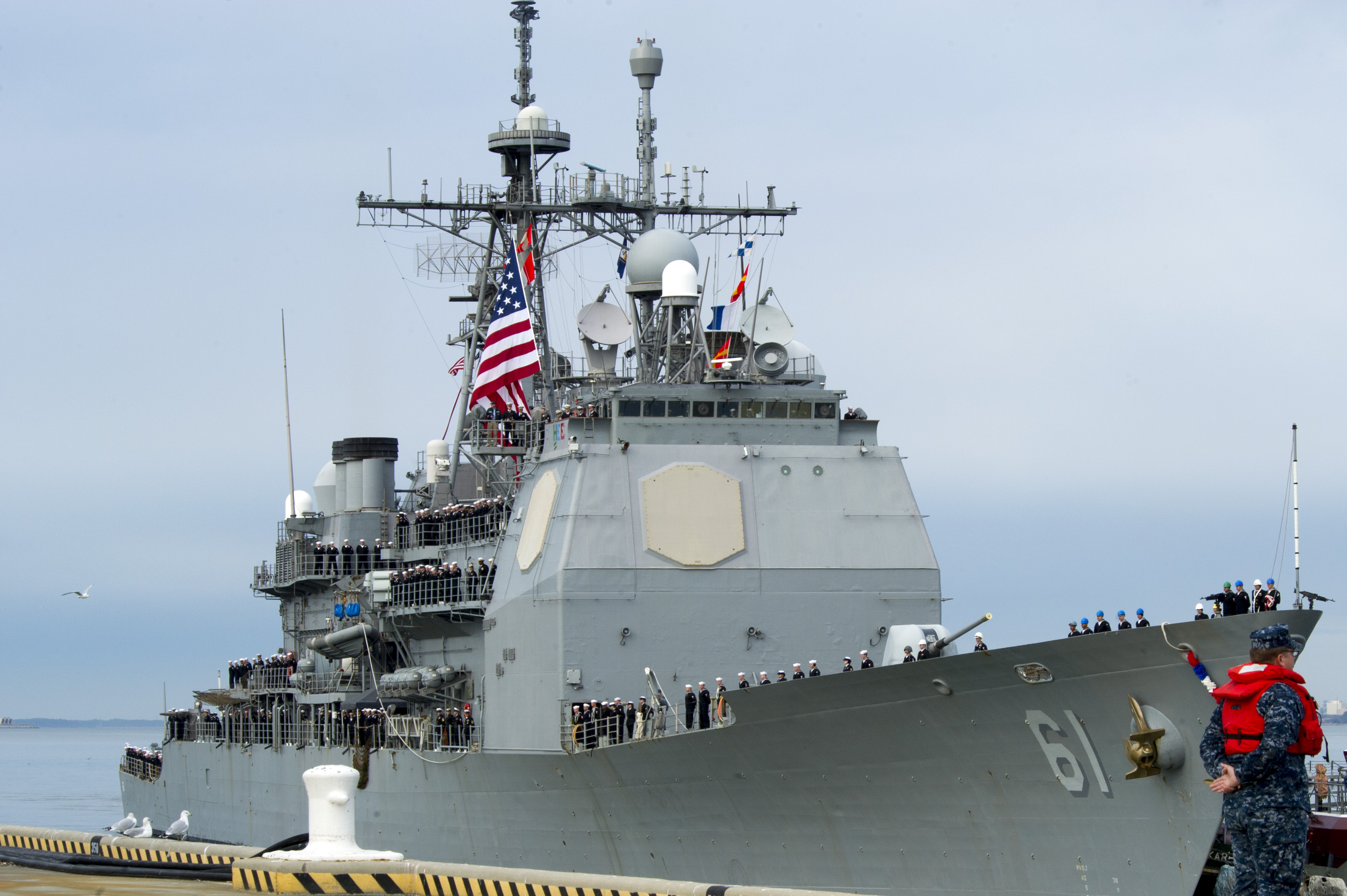 USS MONTEREY CG-61 Einlaufen Norfolk 05.01.2014 Bild: U.S. Navy