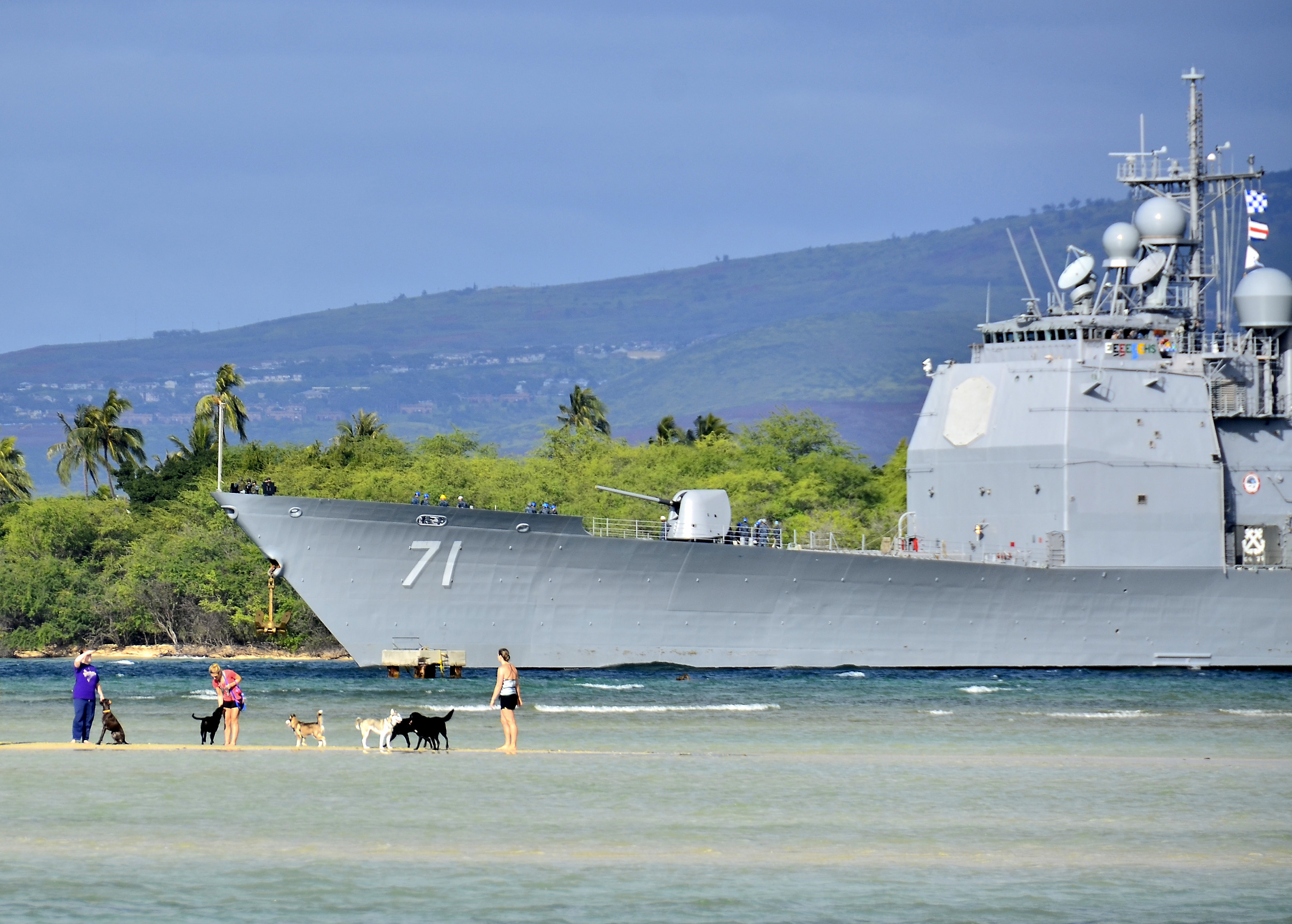 USS CAPE ST. GEORGE CG-71 am 25.01.2014 in Pearl Harbor Bild: U.S. Navy