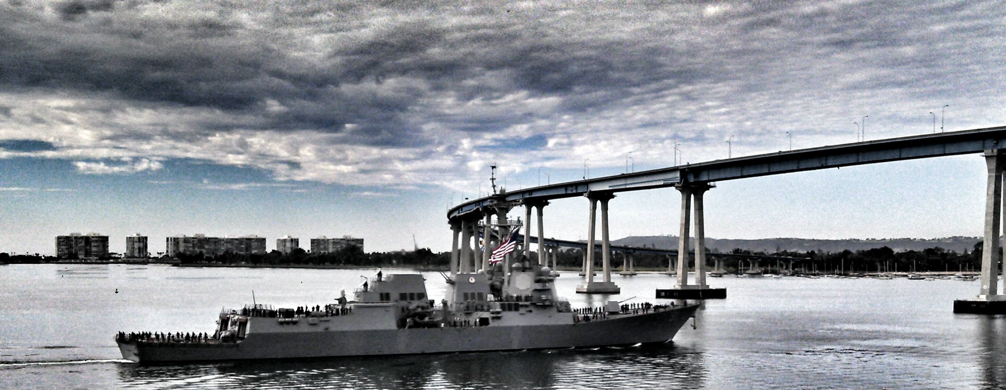 USS PINCKNEY DDG-91 Auslaufen San Diego 07.01.2014 Bild: USS PINCKNEY Facebook Page