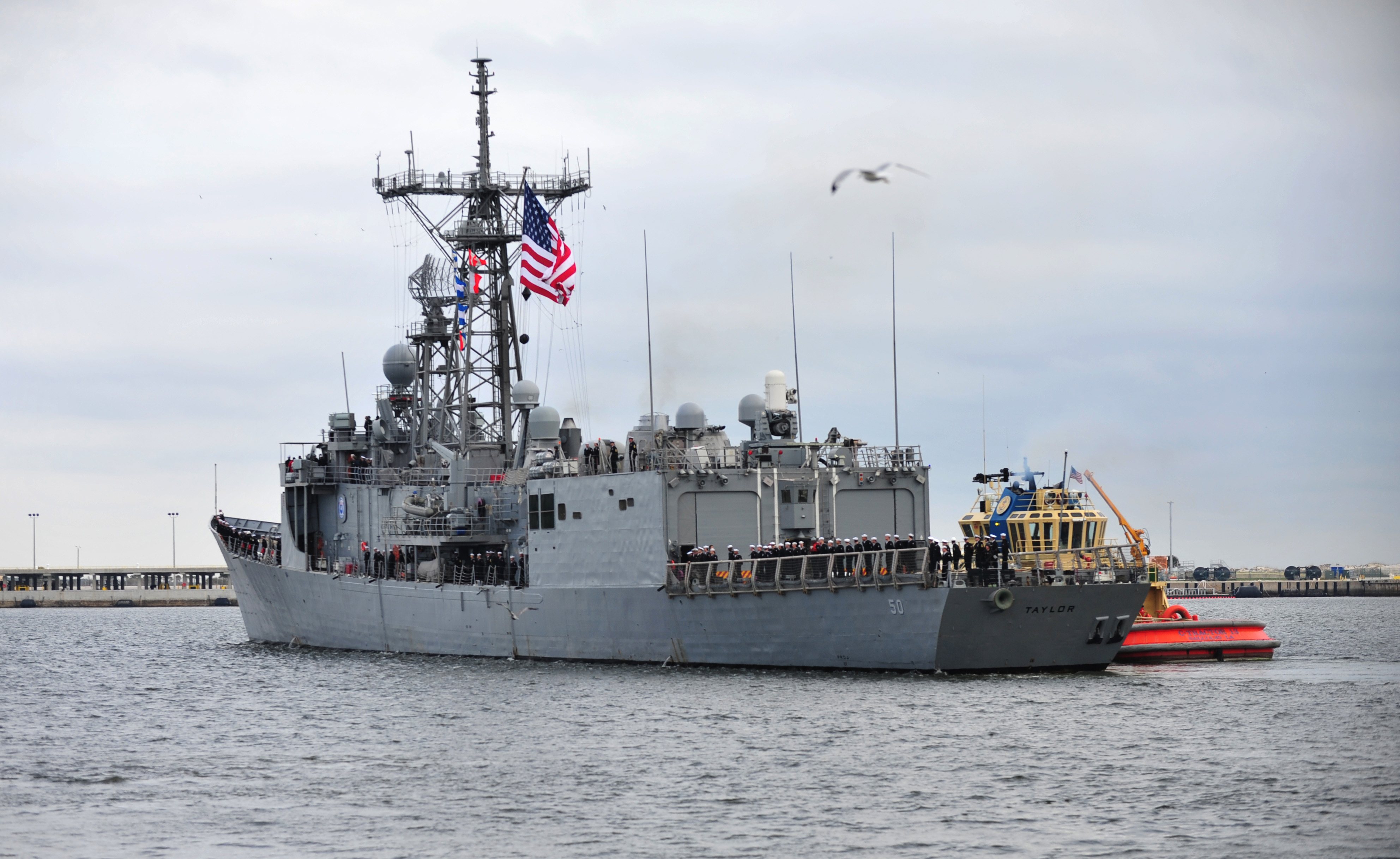 USS TAYLOR FFG-50 Auslaufen Mayport am 08.01.2014 Bild: U.S. Navy