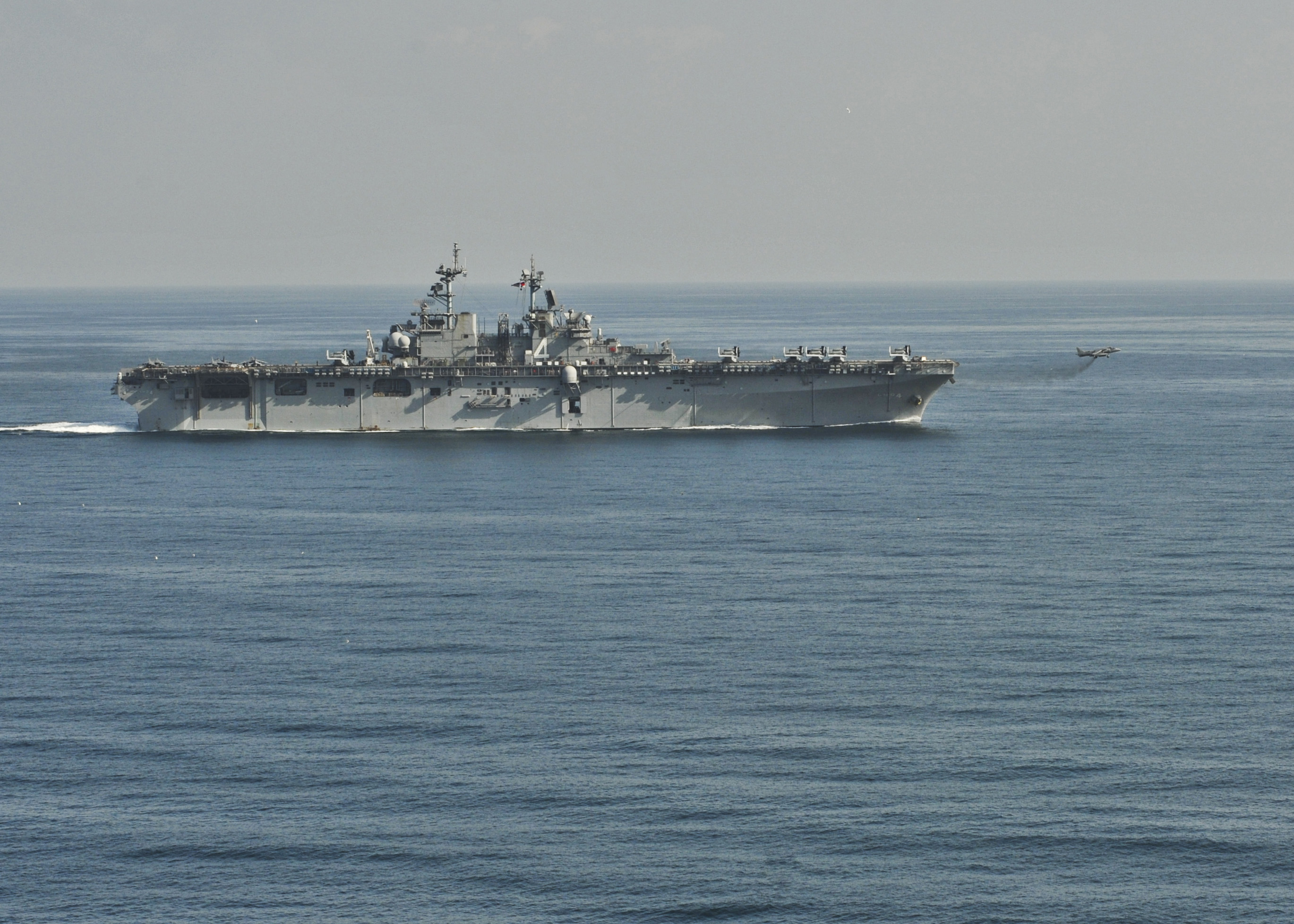 USS BOXER LHD-4 am 19.12.2013 im Arabischen Meer Bild: U.S. Navy