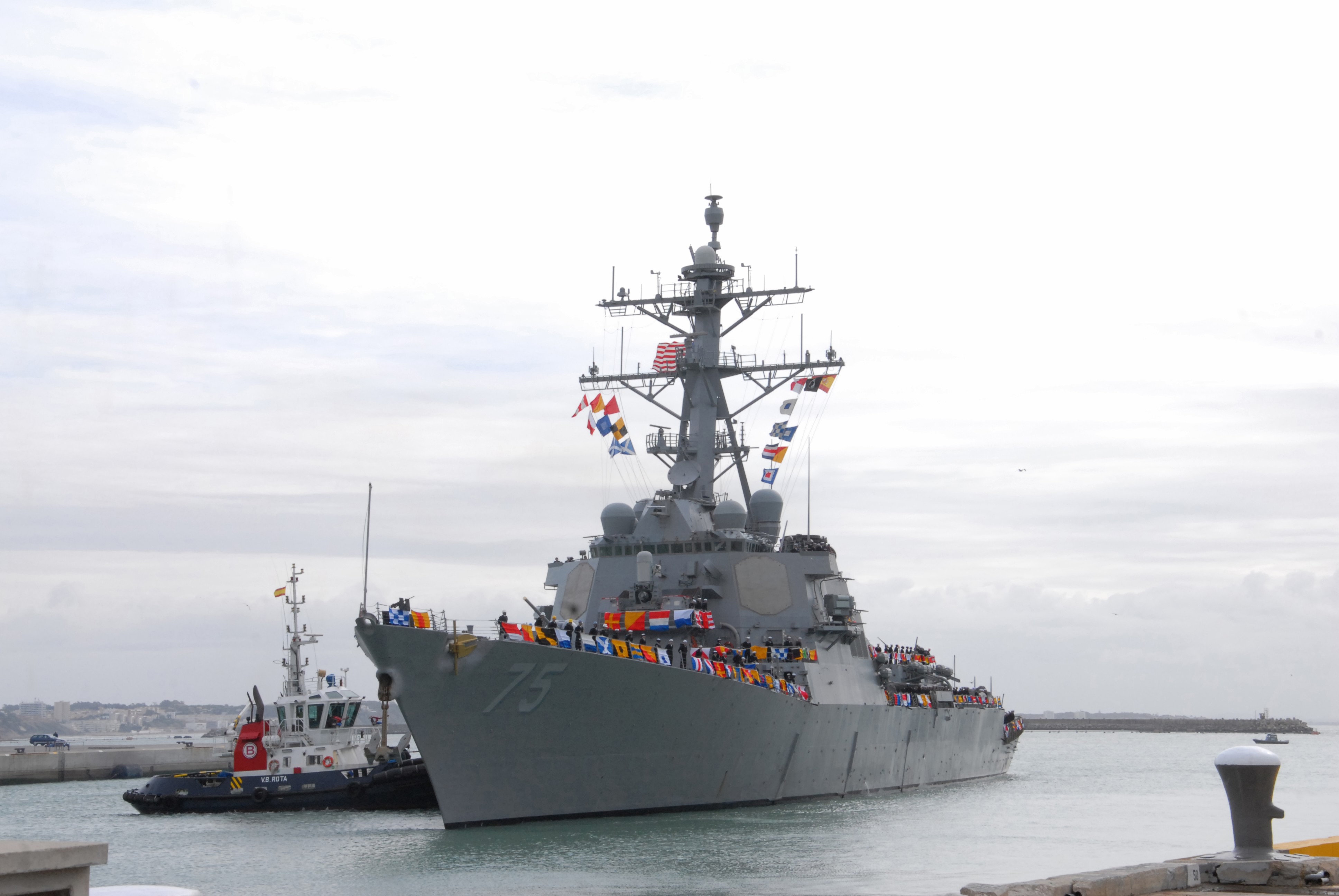 USS DONALD COOK DDG-75 Einlaufen Rota am 11.02.2014 Bild: U.S. Navy