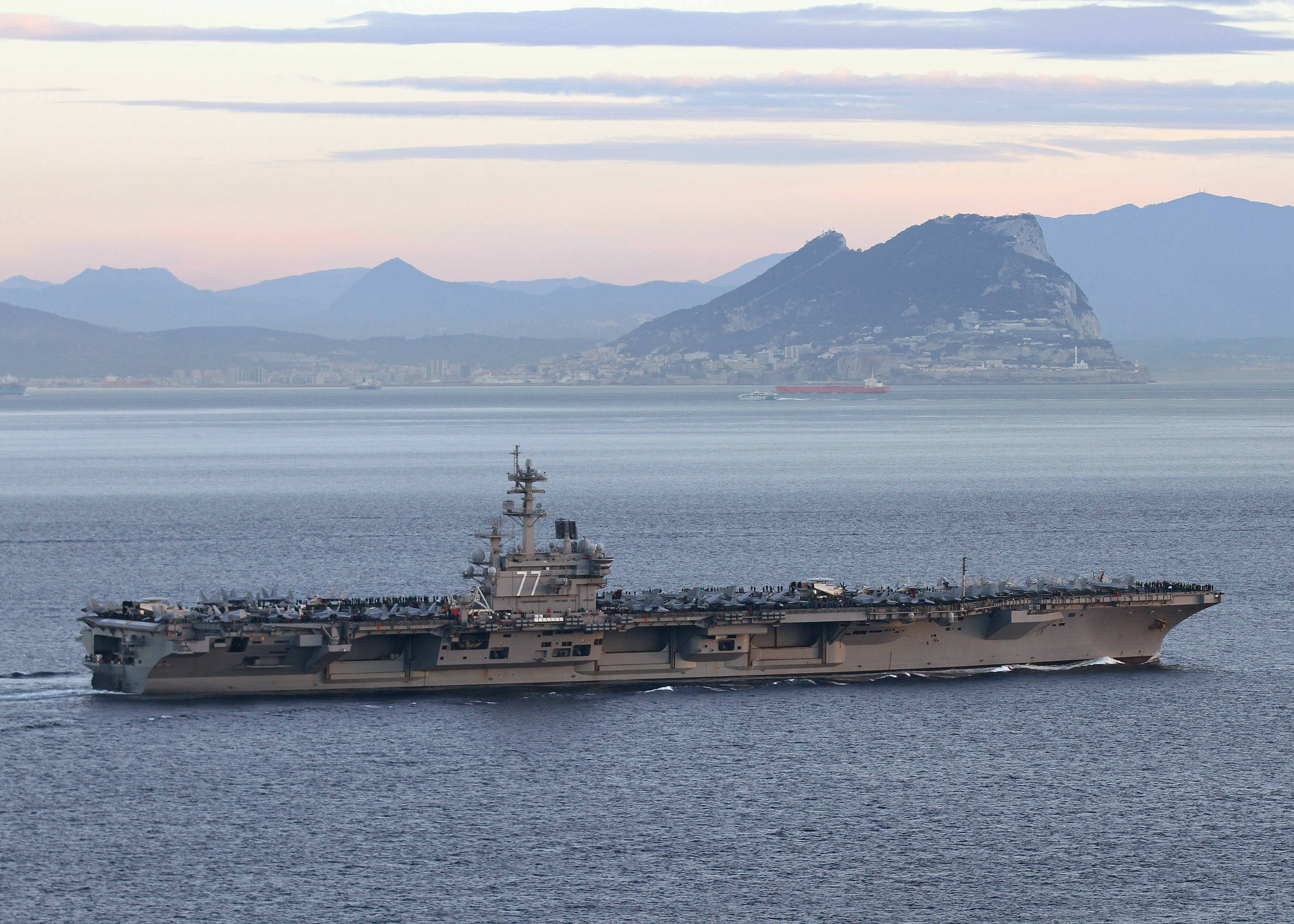 USS GEORGE H.W. BUSH CVN-77 am 27.02.2014 vor Gibraltar