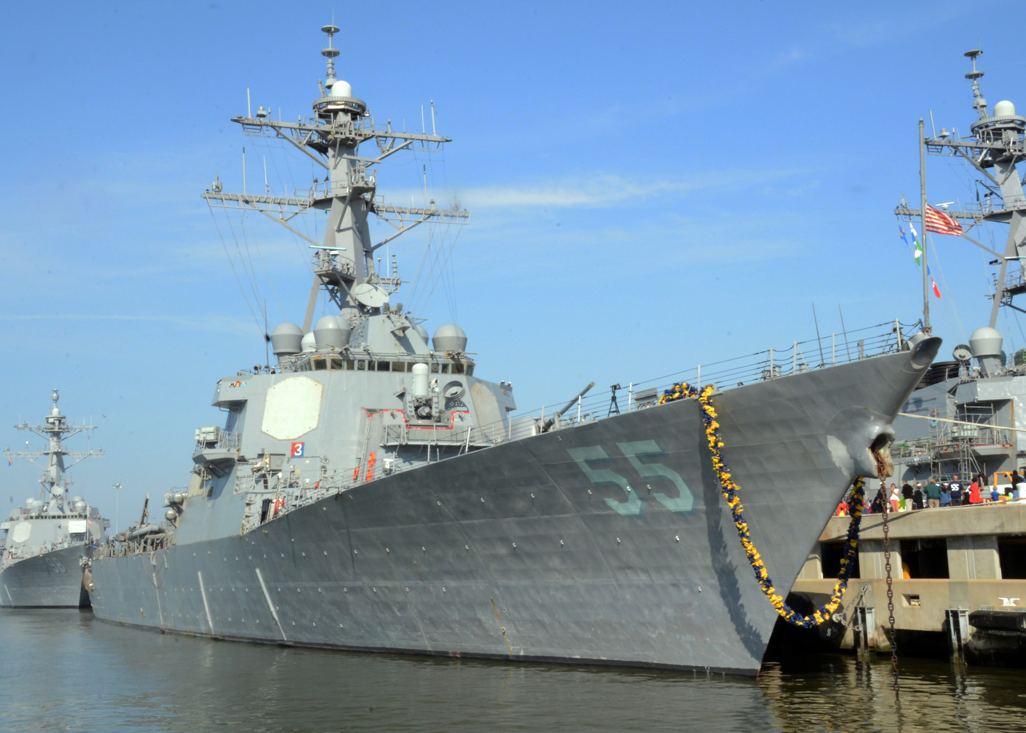 USS STOUT DDG-55 Einlaufen Norfolk 04.04.2014 Bild: U.S. Navy
