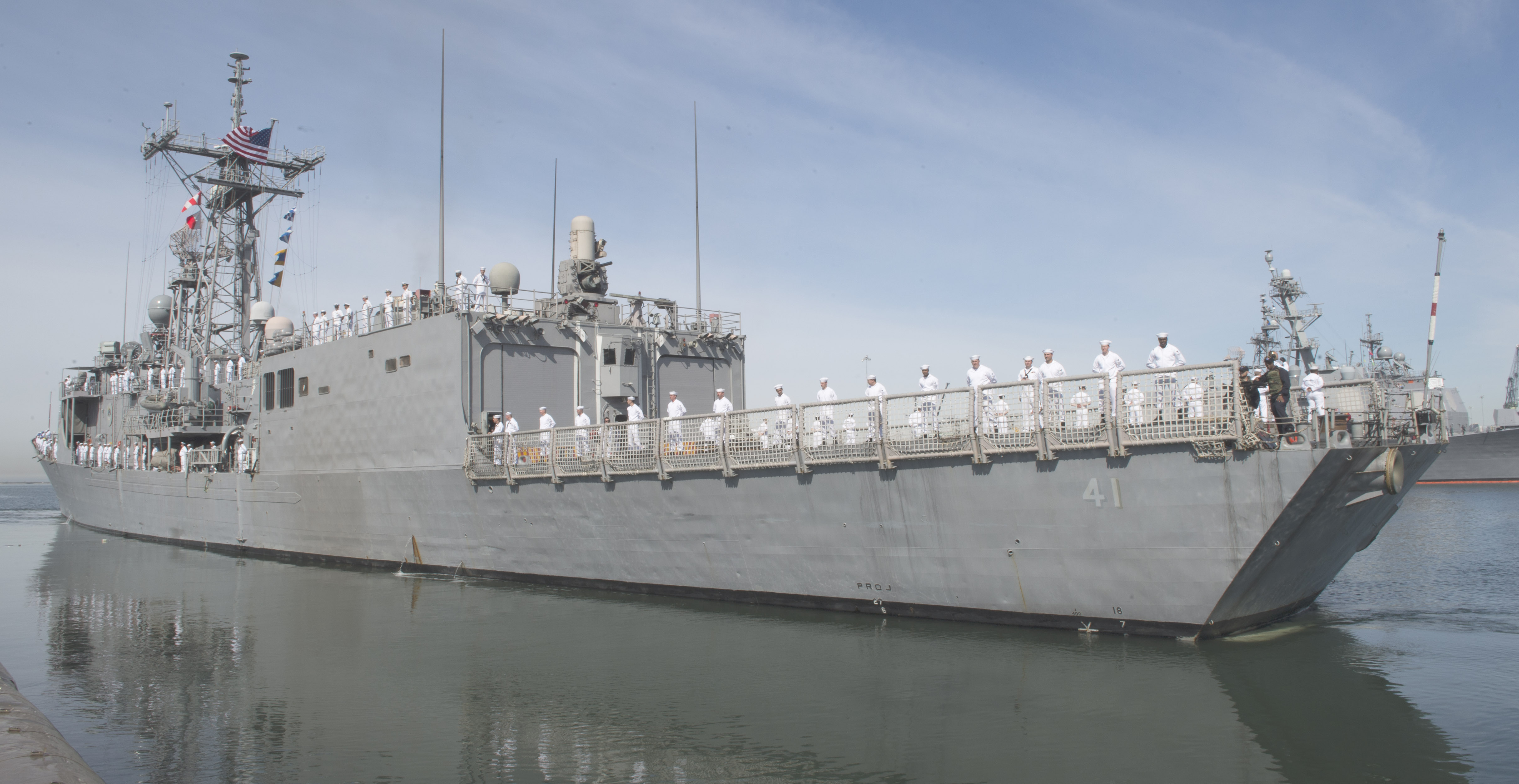 USS McCLUSKY FFG-41 Auslaufen San Diego am 10.04.2014 Bild: U.S. Navy