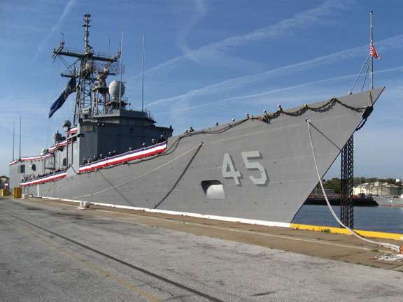 USS DE WERT FFG-45 Außerdienststellung Bild: U.S. Navy