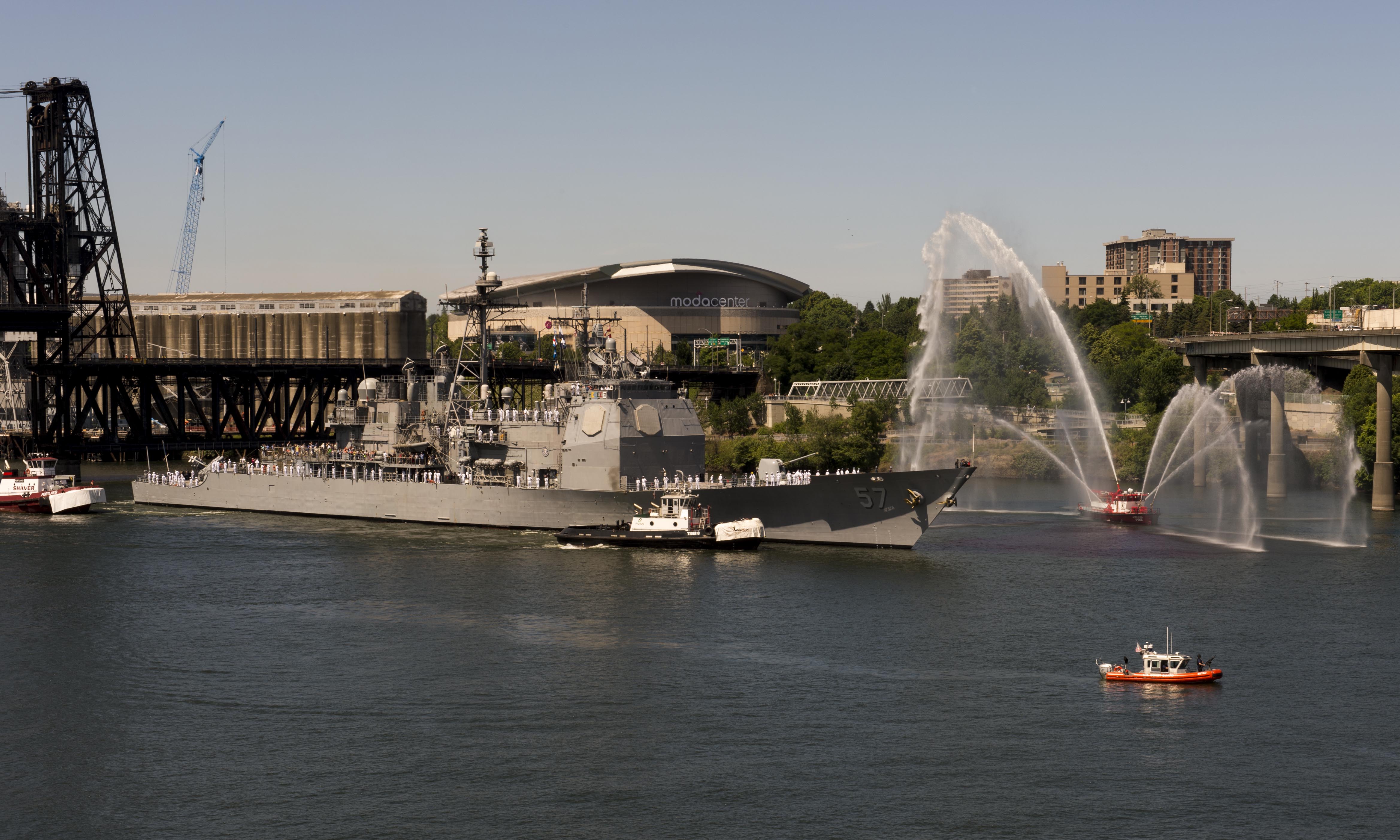 USS LAKE CHAMPLAIN CG-57 Einlaufen Portland am 05.06.2014 Bild: U.S. Navy