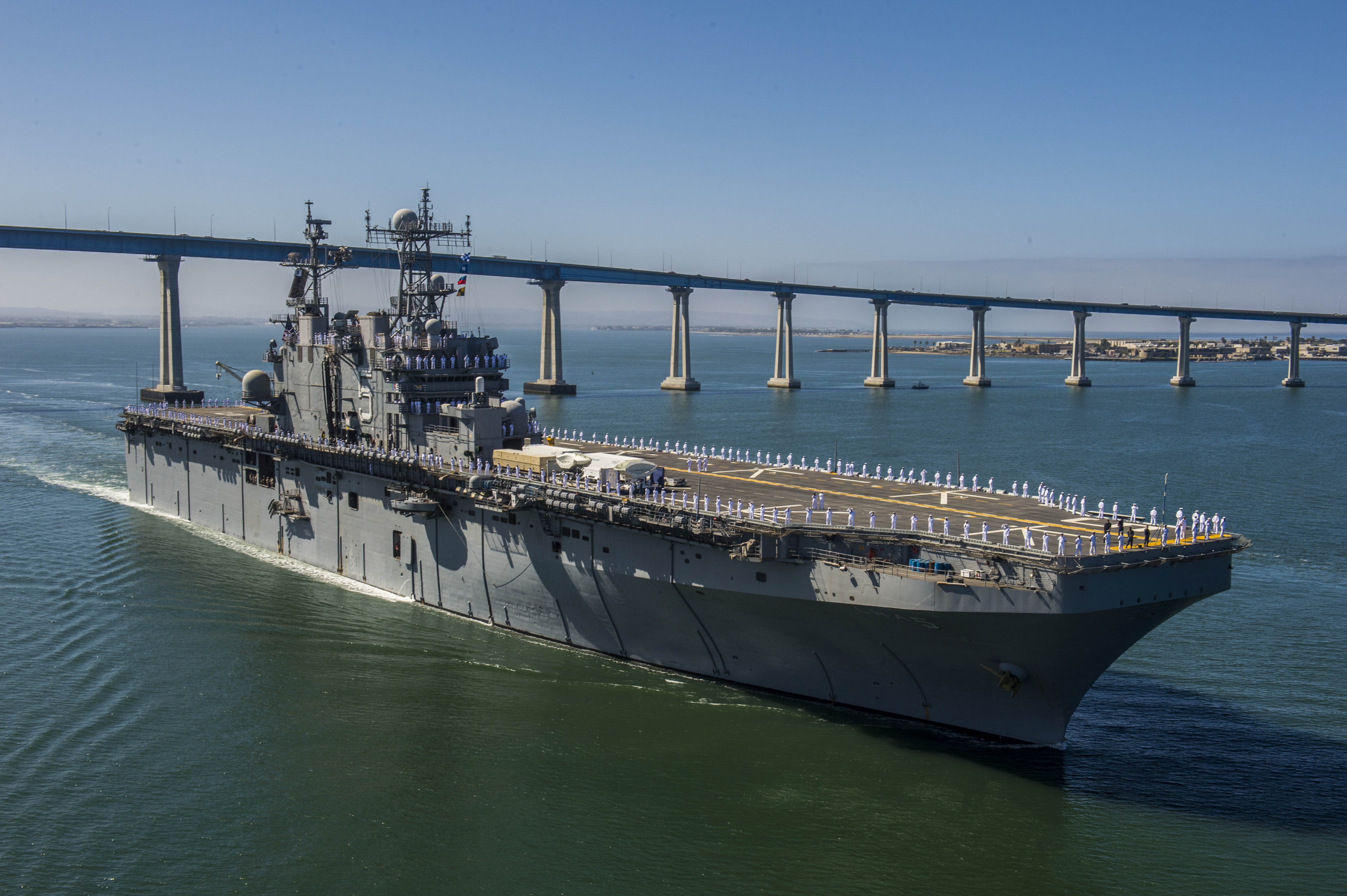 USS PELELIU LHA-5 Auslaufen San Diego am 17.06.2014 Bild: U.S. Navy