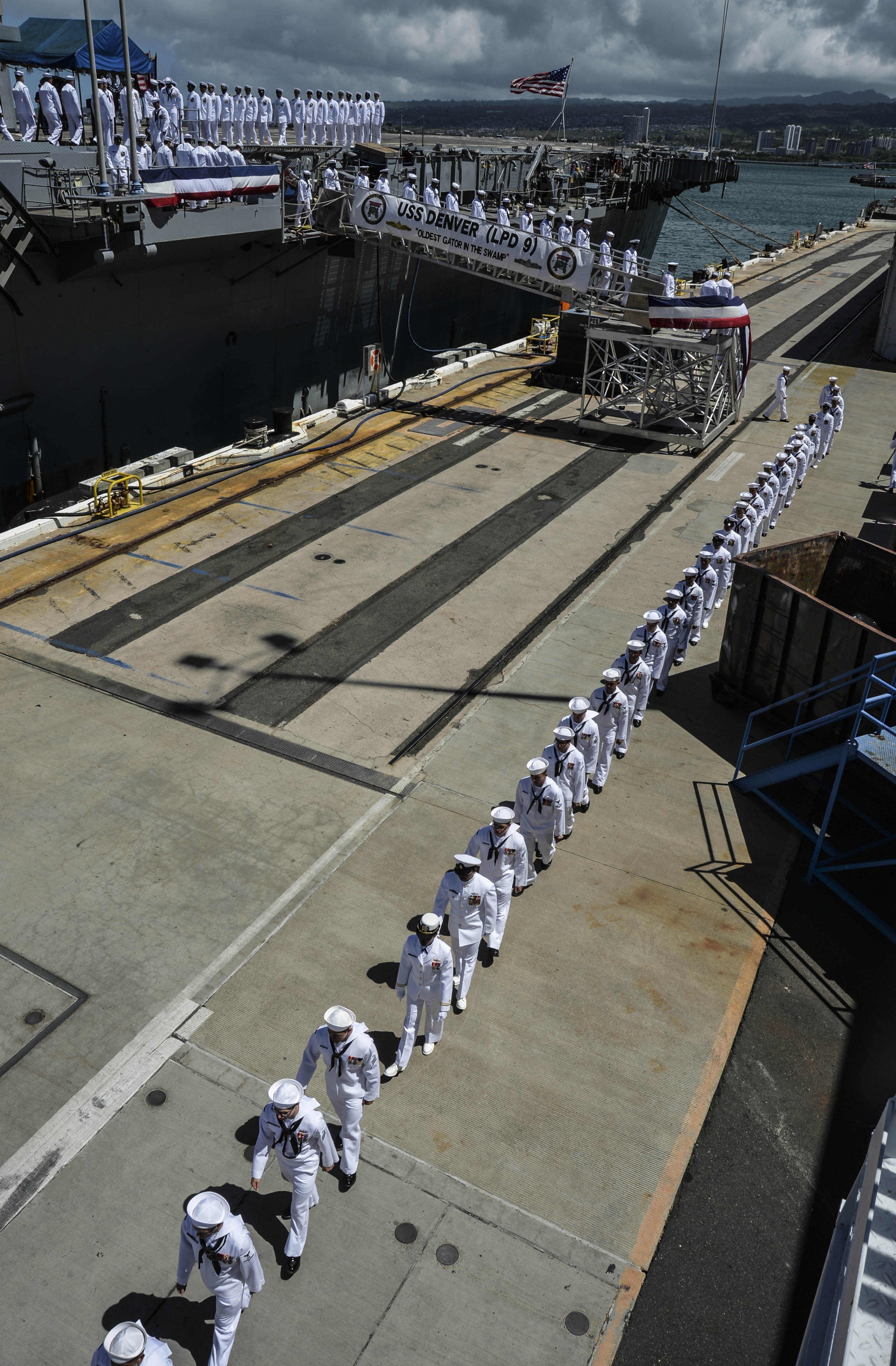 USS DENVER LPD-9 Decommissioning Ceremony Bild: U.S. Navy