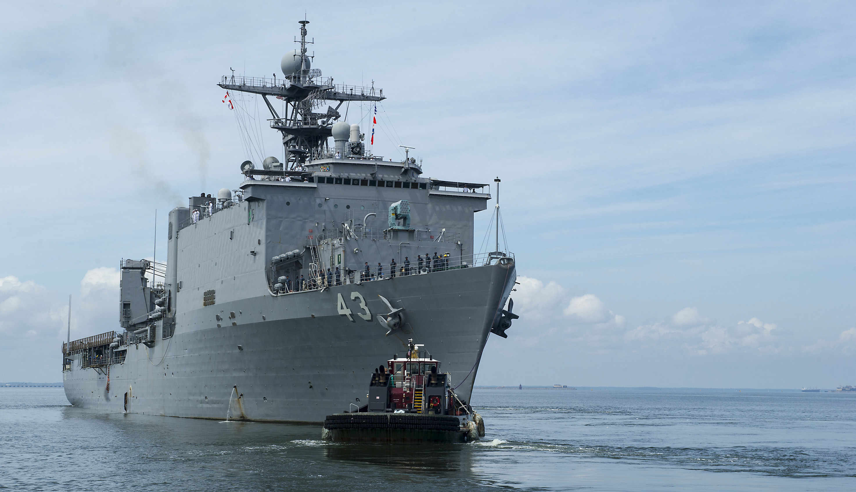 USS FORT McHENRY LSD-43 Auslaufen Norfolk 04.08.2014 Bild: U.S. Navy