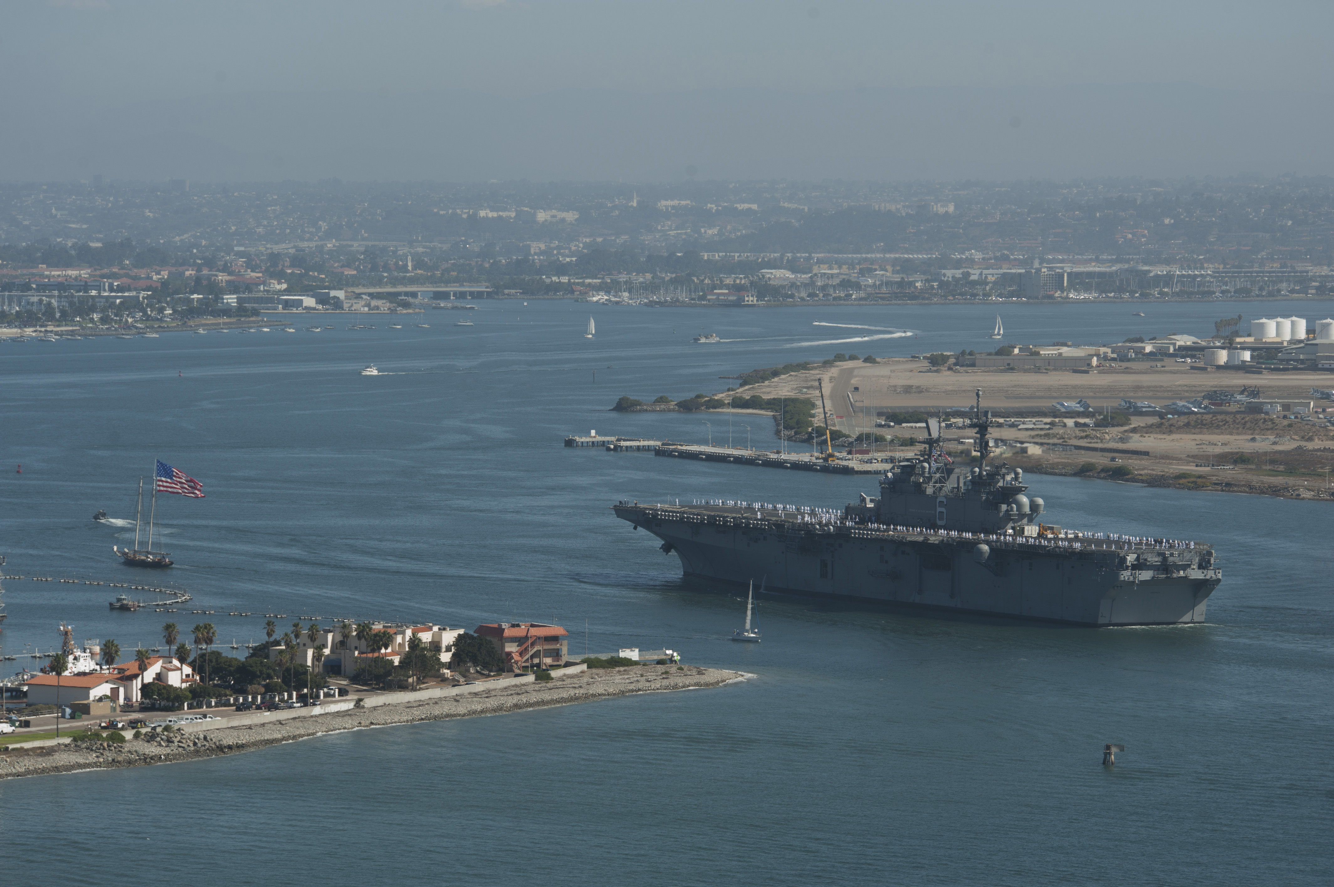 USS AMERICA LHA-6 Einlaufen San Diego am 15.09.2014 Bild: U.S. Navy