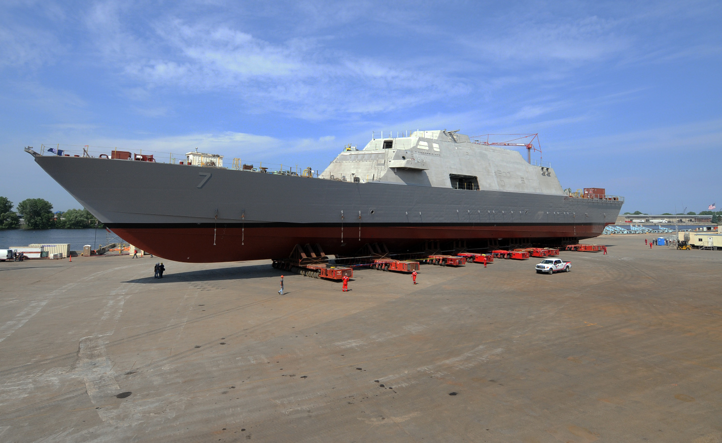USS DETROIT LCS-7 Transport zum Stapellauf Bild: Marinette Marine Corp.