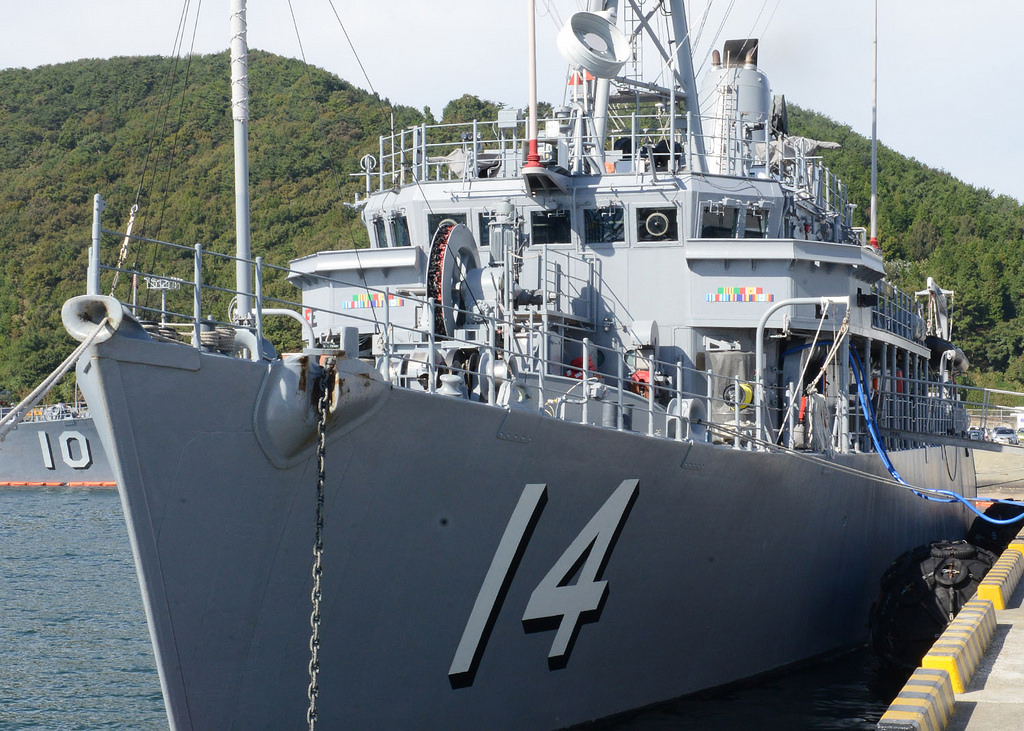 USS CHIEF MCM-14 am 19.10.2014 in Chinhae, Korea Bild: U.S. Navy