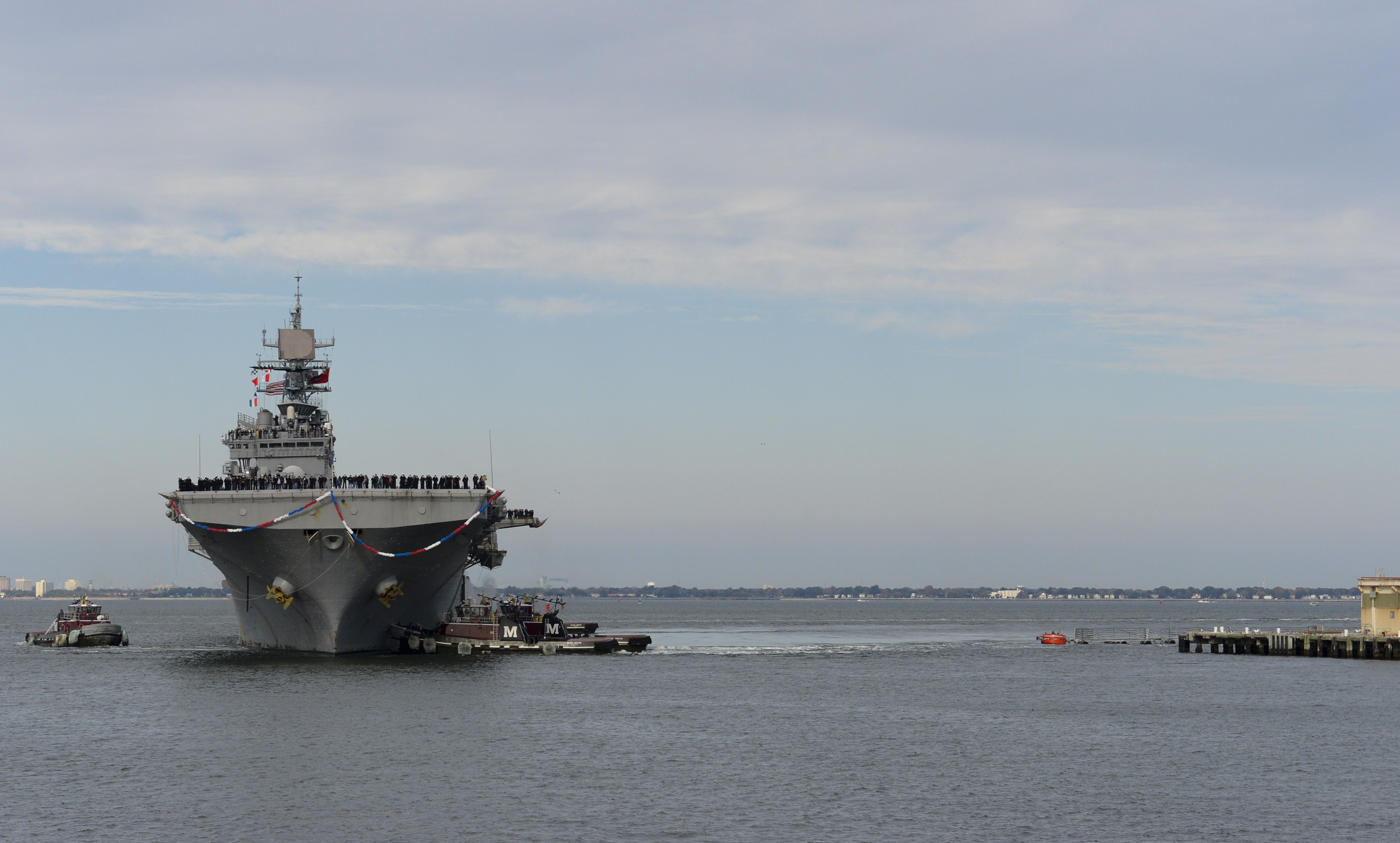 USS BATAAN LHD-5 Einlaufen Norfolk am 31.10.2014 Bild: U.S. Navy