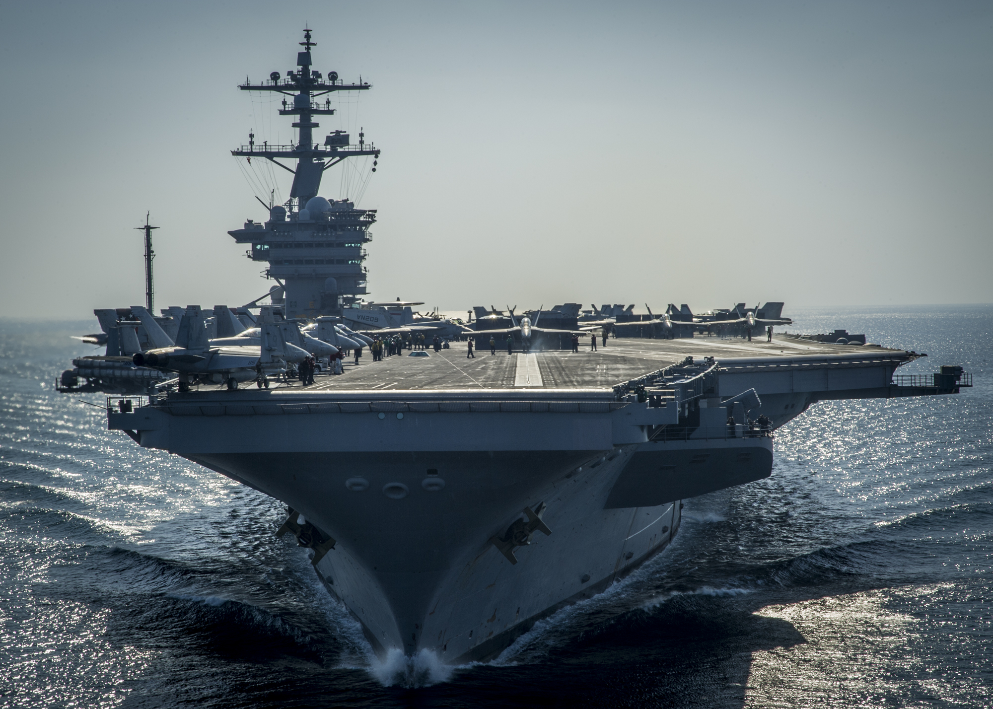 USS CARL VINSON CVN-70 am 08.12.2014 im Arabischen Meer Bild: U.S. Navy