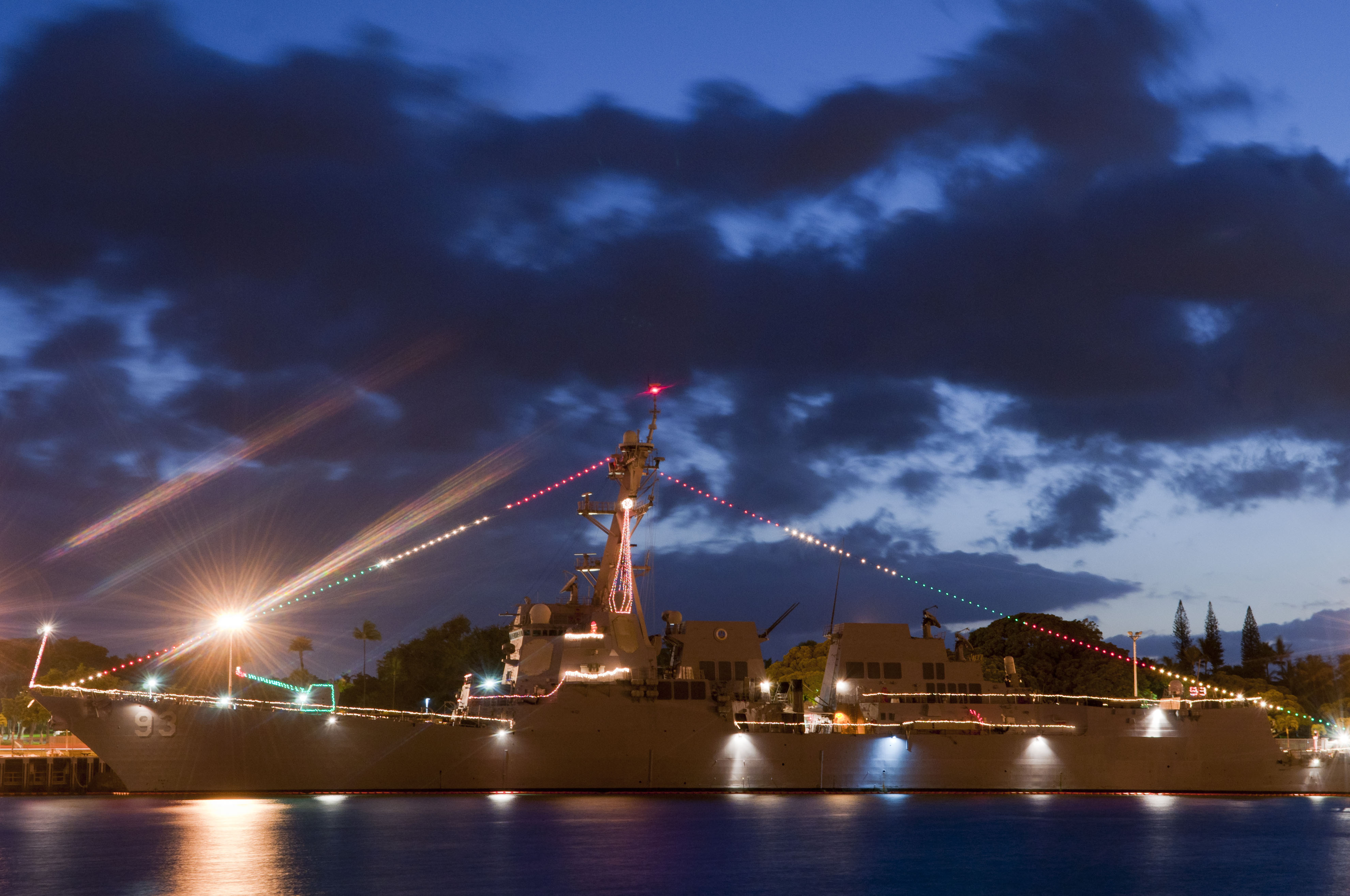 USS CHUNG-HOON DDG-93 Weihnachten 2013 Bild: U.S. Navy