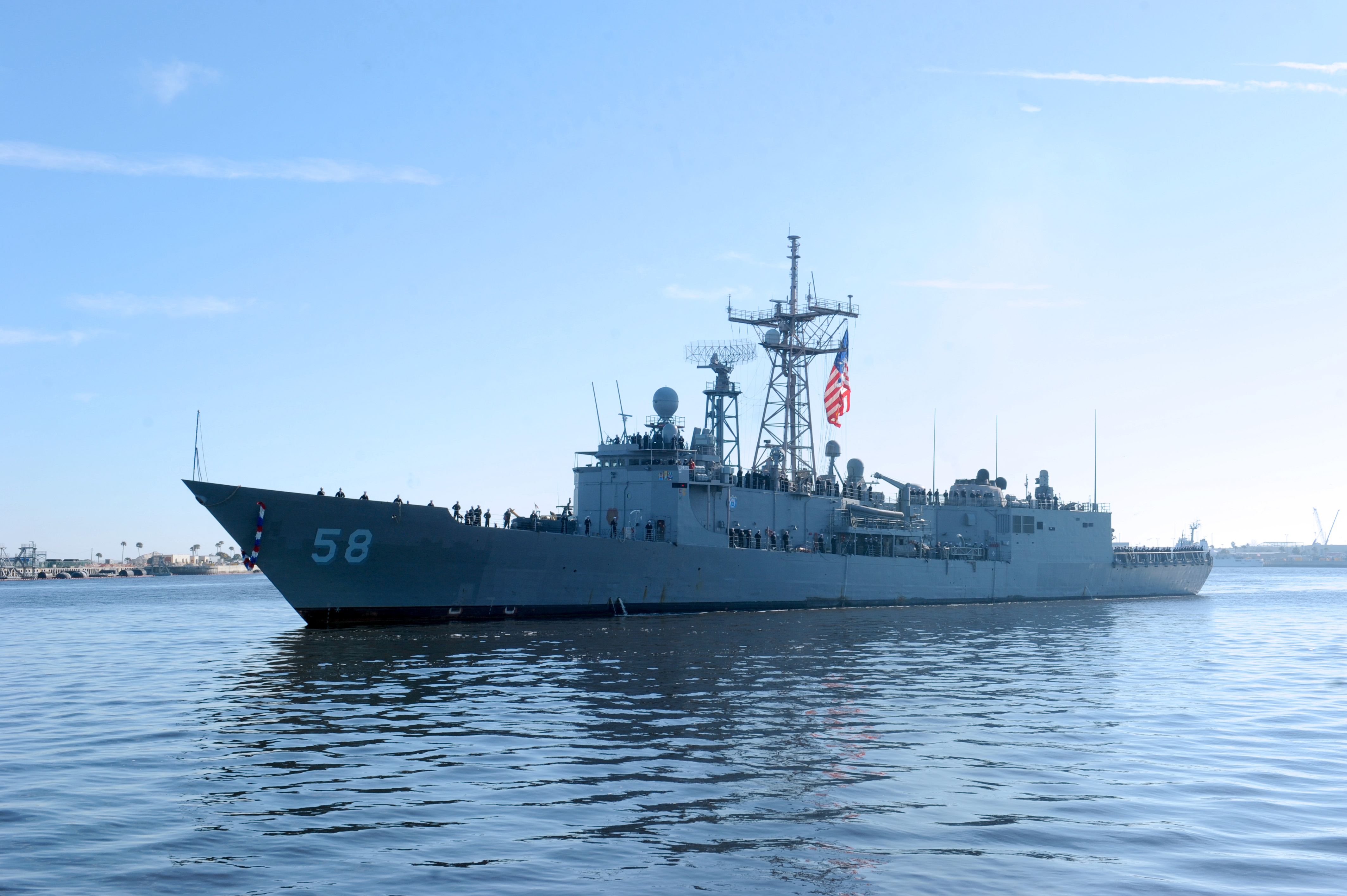 USS SAMUEL B. ROBERTS FFG-58 Einlaufen Mayport am 15.12.2014 Bild: U.S. Navy