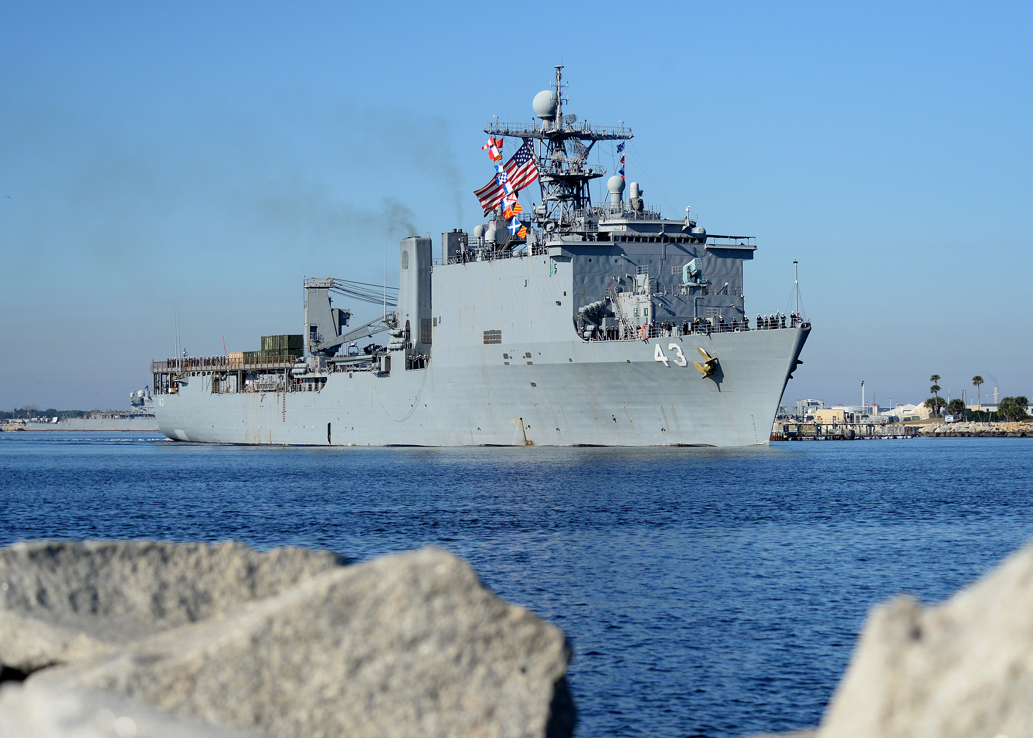 USS FORT McHENRY LSD-43 Auslaufen Mayport am 13.12.2014 Bild: U.S. Navy