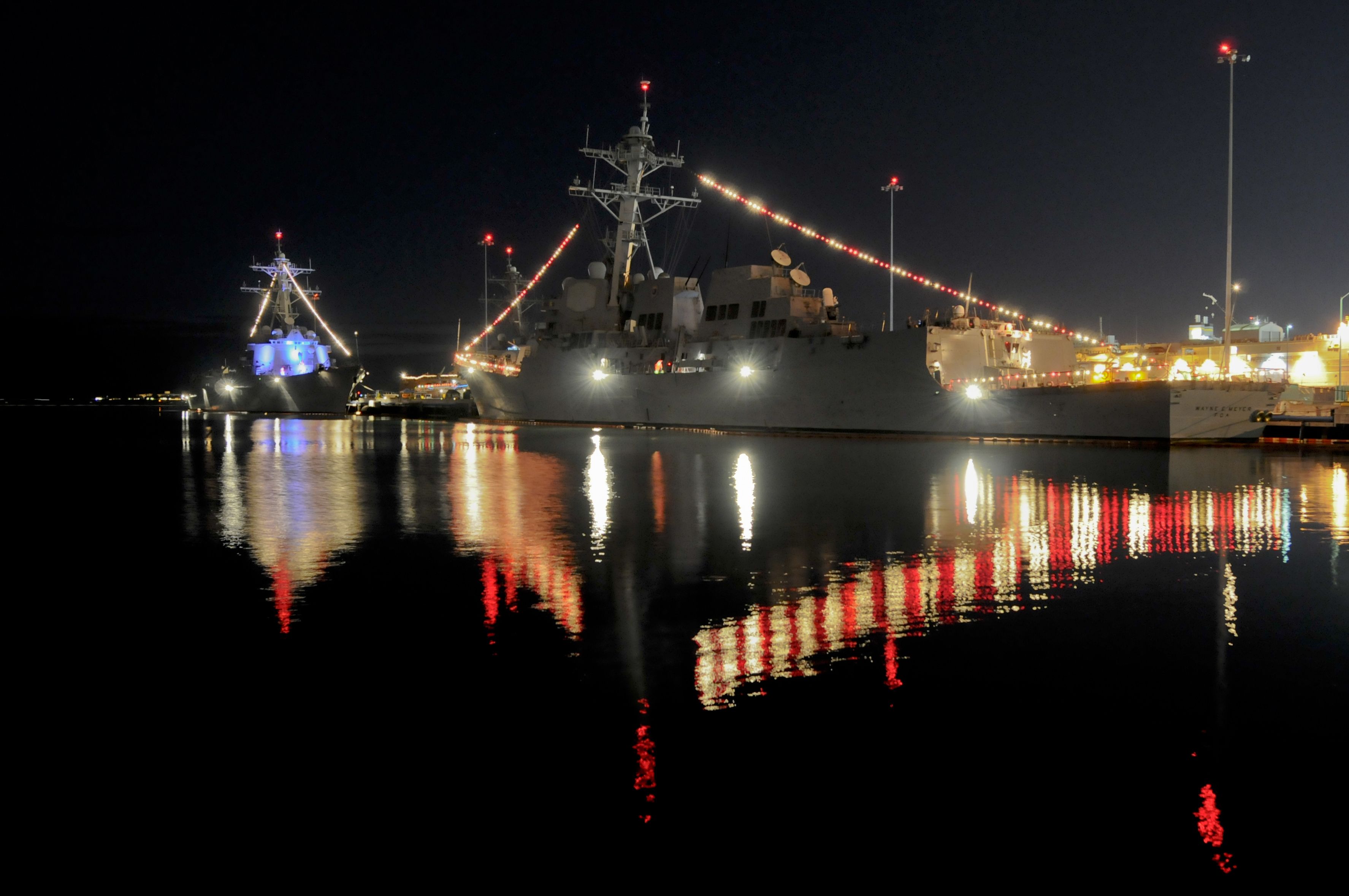 Festliche Beleuchtung in der Marinebasis San Diego Bild: U.S. Navy