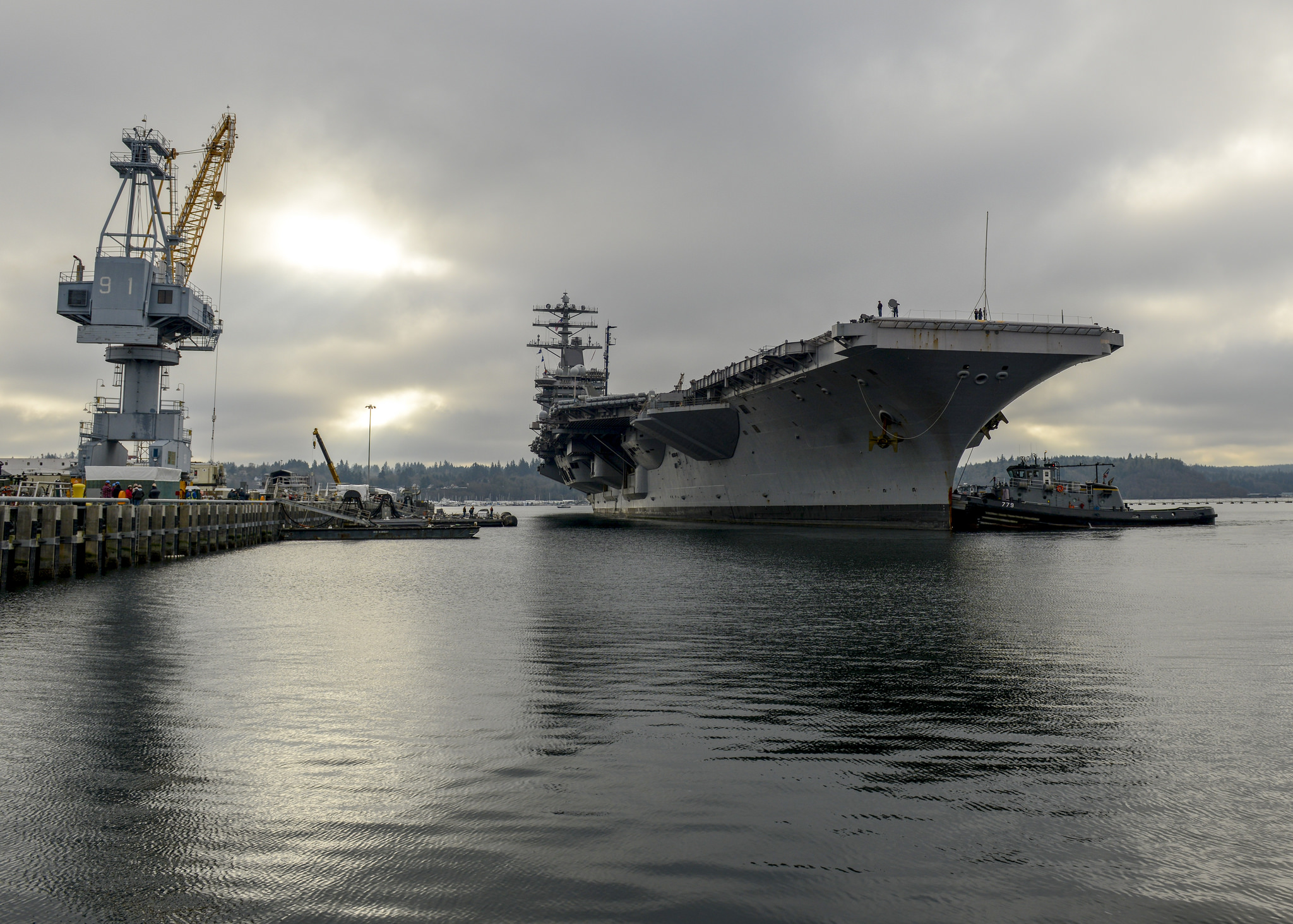 USS NIMITZ CVN-68 Einlaufen Puget Sound Naval Shipyard am 13.01.2015 Bild: U.S. Navy