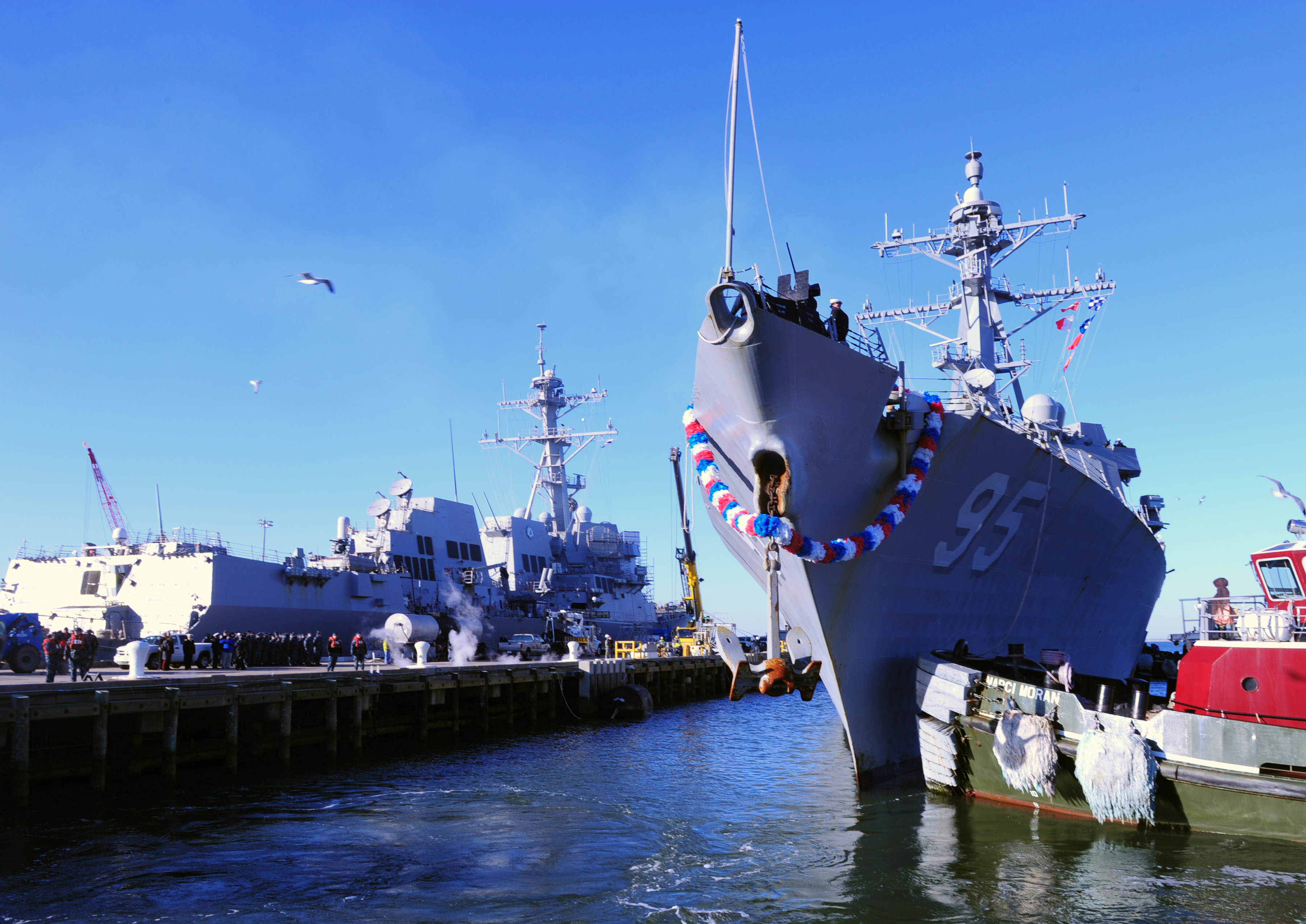 USS JAMES E. WILLIAMS DDG-95 Einlaufen Norfolk am 10.01.2015 Bild: U.S. Navy