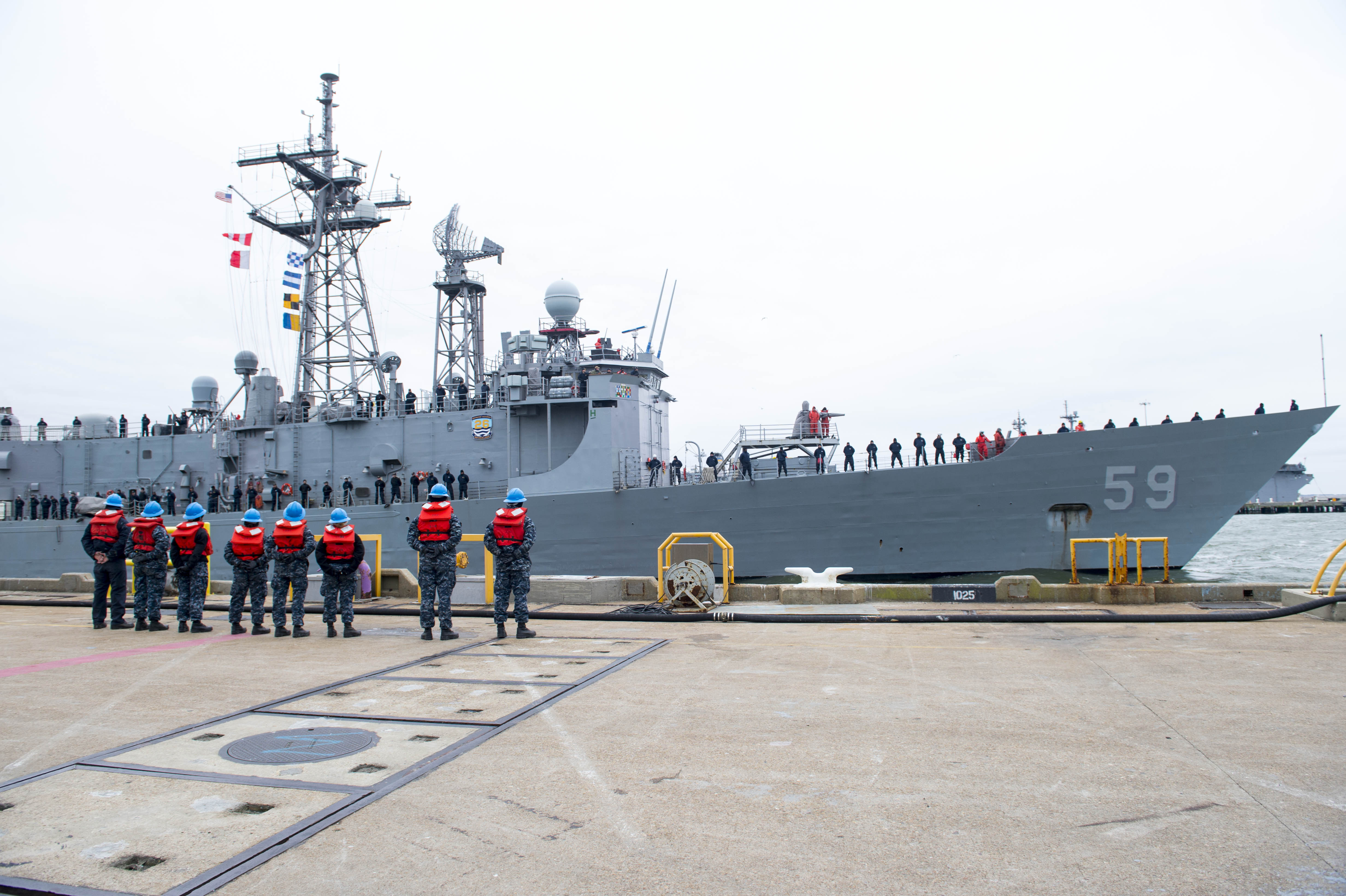 USS KAFFMAN FFG-59 Auslaufen Norfolk am 09.01.2015 Bild: U.S. Navy