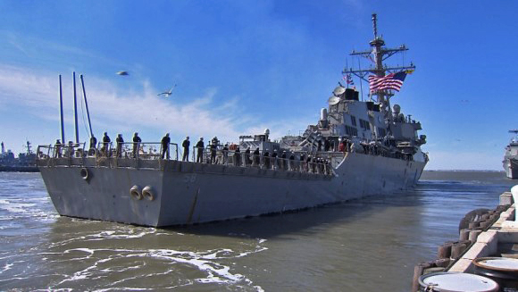 USS LABOON DDG-58 Auslaufen Norfolk am 13.02.2015 Bild: WAVY/Chris Omahen