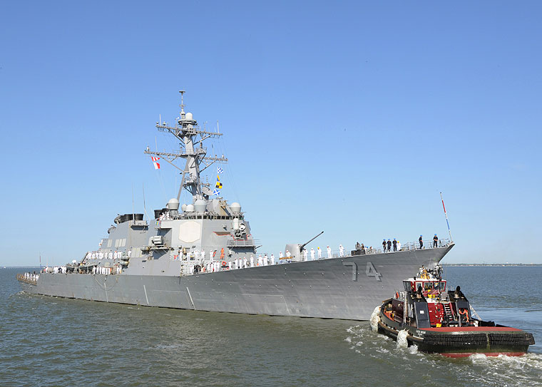 USS McFAUL DDG-74 Auslaufen Norfolk am 22.04.2015 Bild: U.S. Navy