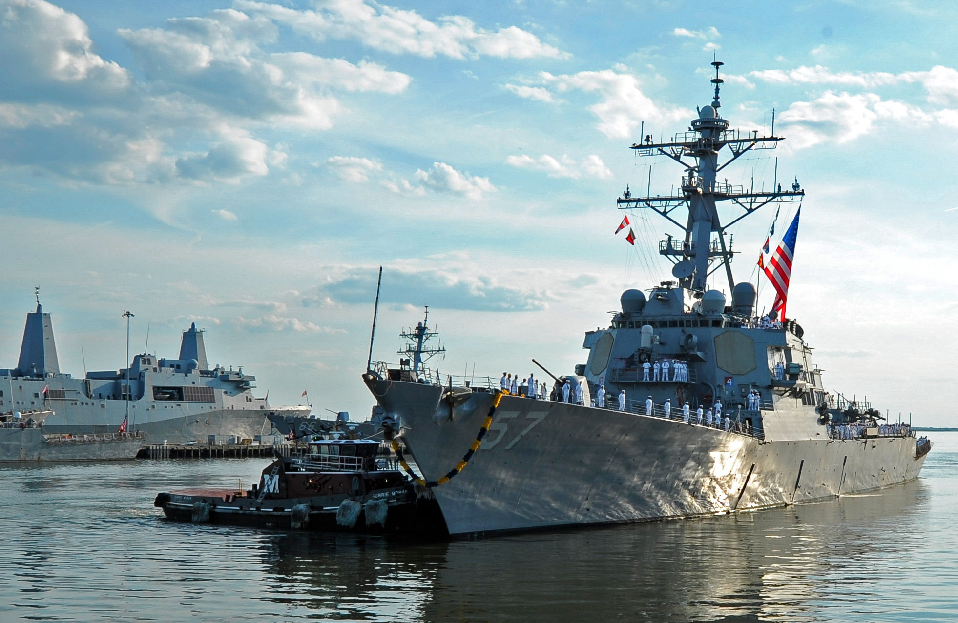 USS MITSCHER DDG-57 Einlaufen Norfolk am 03.05.2015 Bild: U.S. Navy