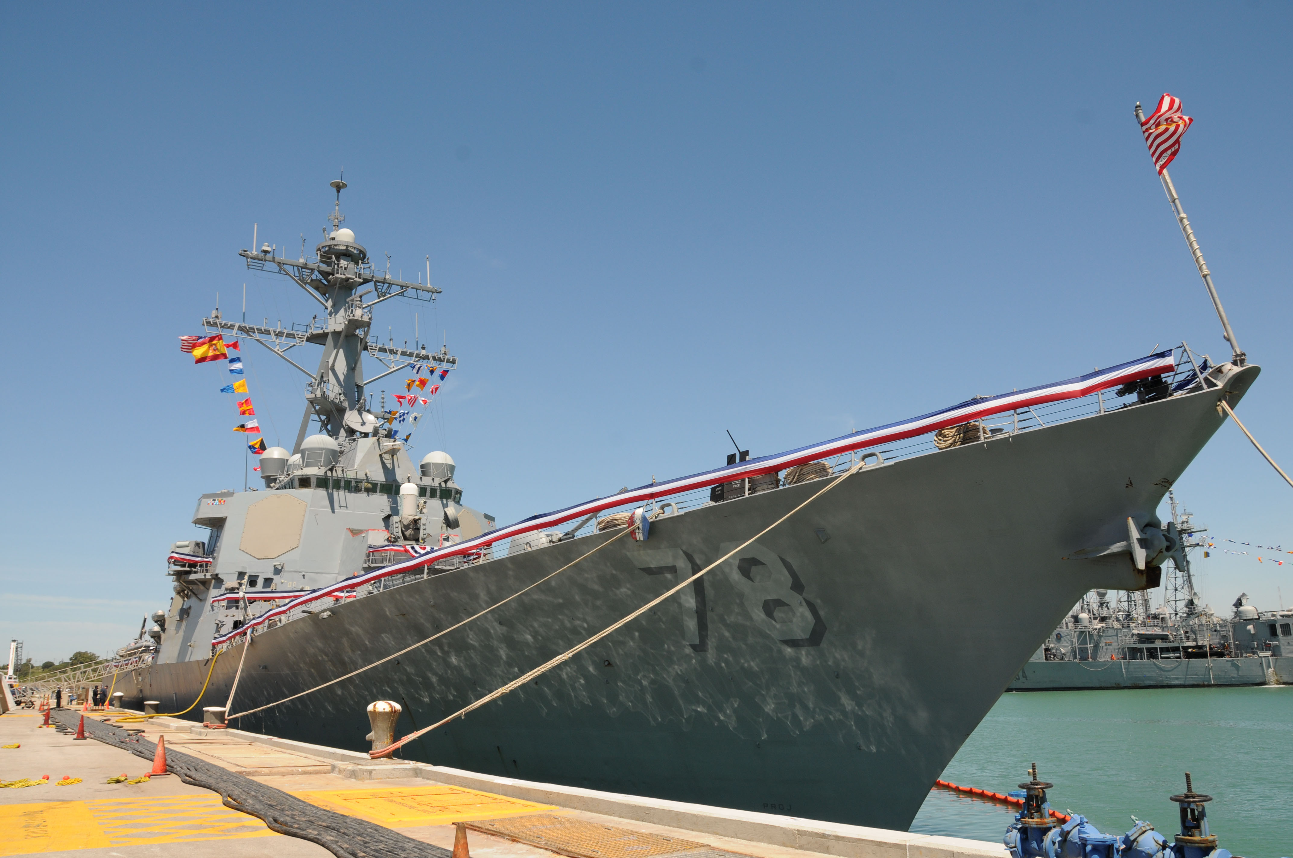 USS PORTER DDG-78 Einlaufen Rota am 30.04.2015 Bild: U.S. Navy