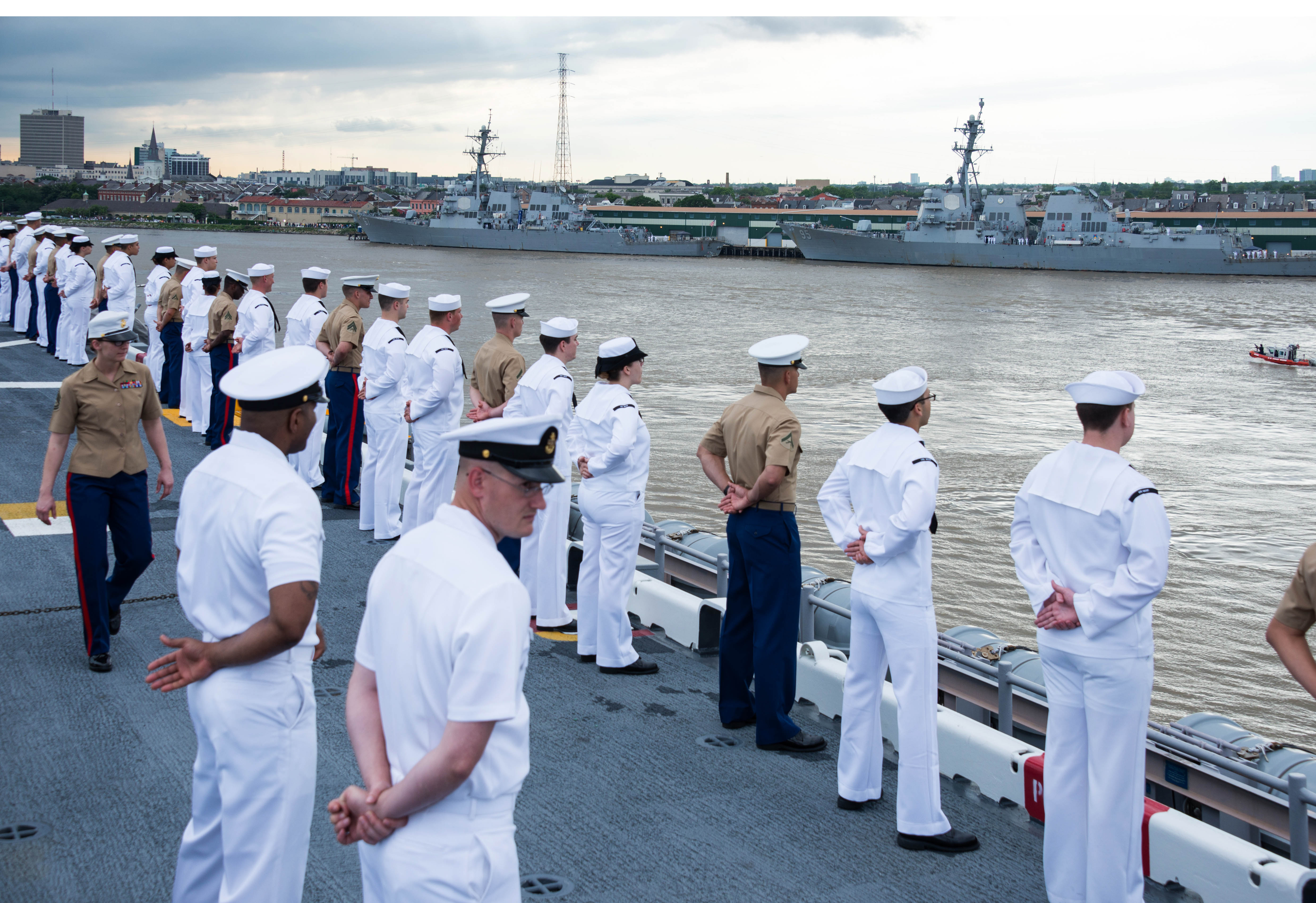 USS WASP LHD-1 Einlaufen Navy Week New Orleans am 23.04.2015 Bild: U.S. Navy