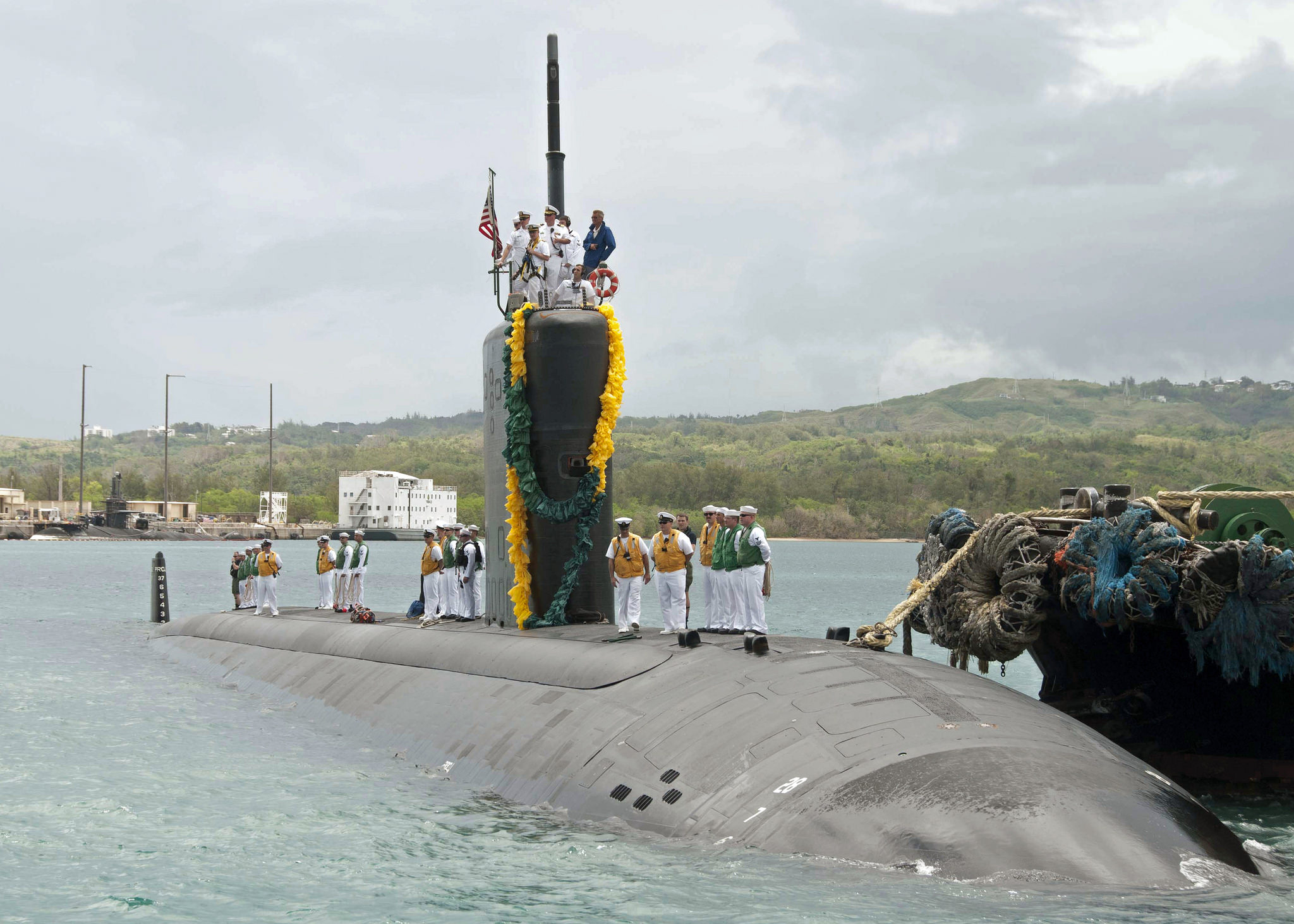 USS TOPEKA SSN-764 Einlaufen Apra Harbor, Guam am 29.05.2015 Bild: U.S. Navy
