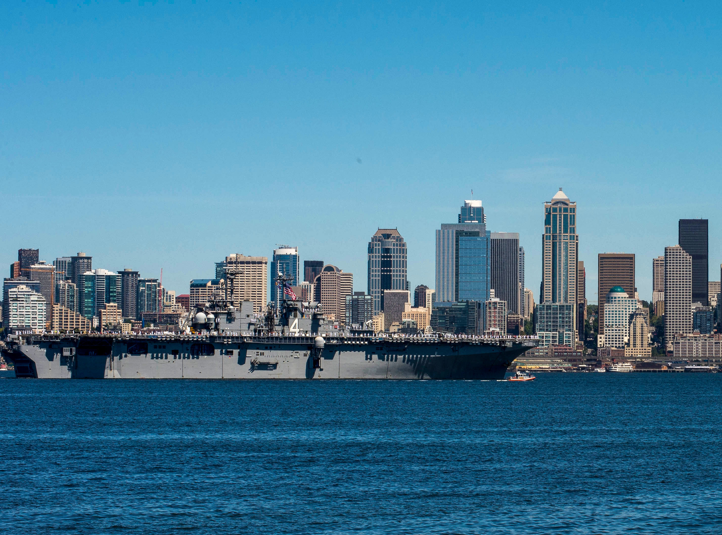 USS BOXER LHD-4 Einlaufen Seattle am 29.07.2015 Bild: U.S. Navy