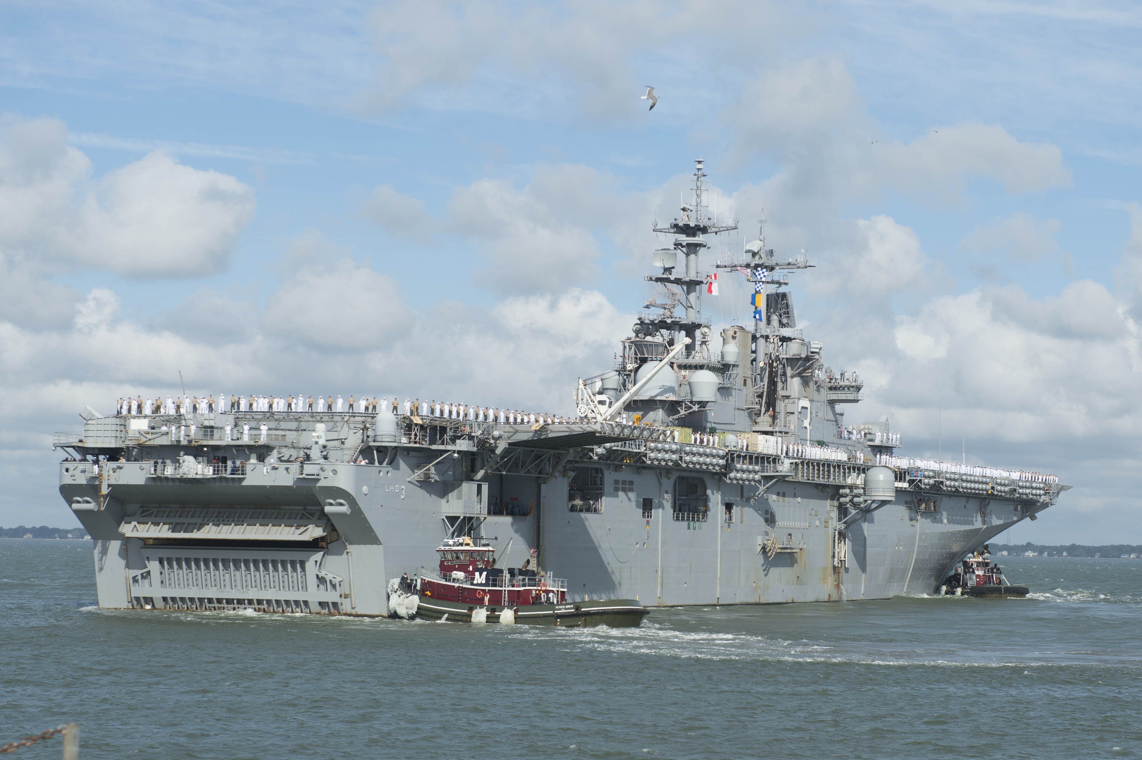 USS KEARSARGE LHD-3 Auslaufen Norfolk am 06.10.2015 Bild: U.S. Navy