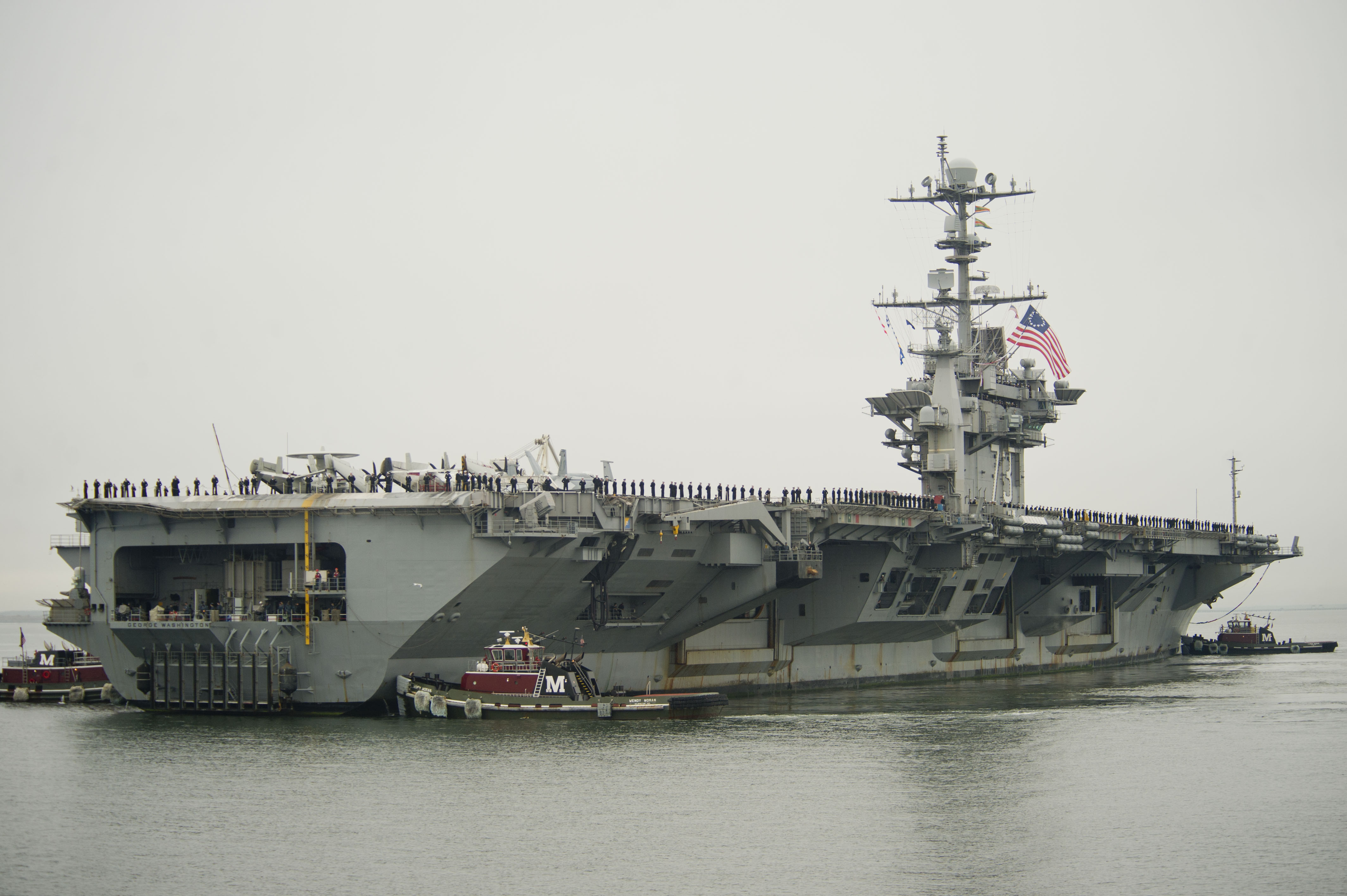 USS GEORGE WASHINGTON CVN-73 Einlaufen Norfolk am 17.12.2015 Bild: U.S. Navy