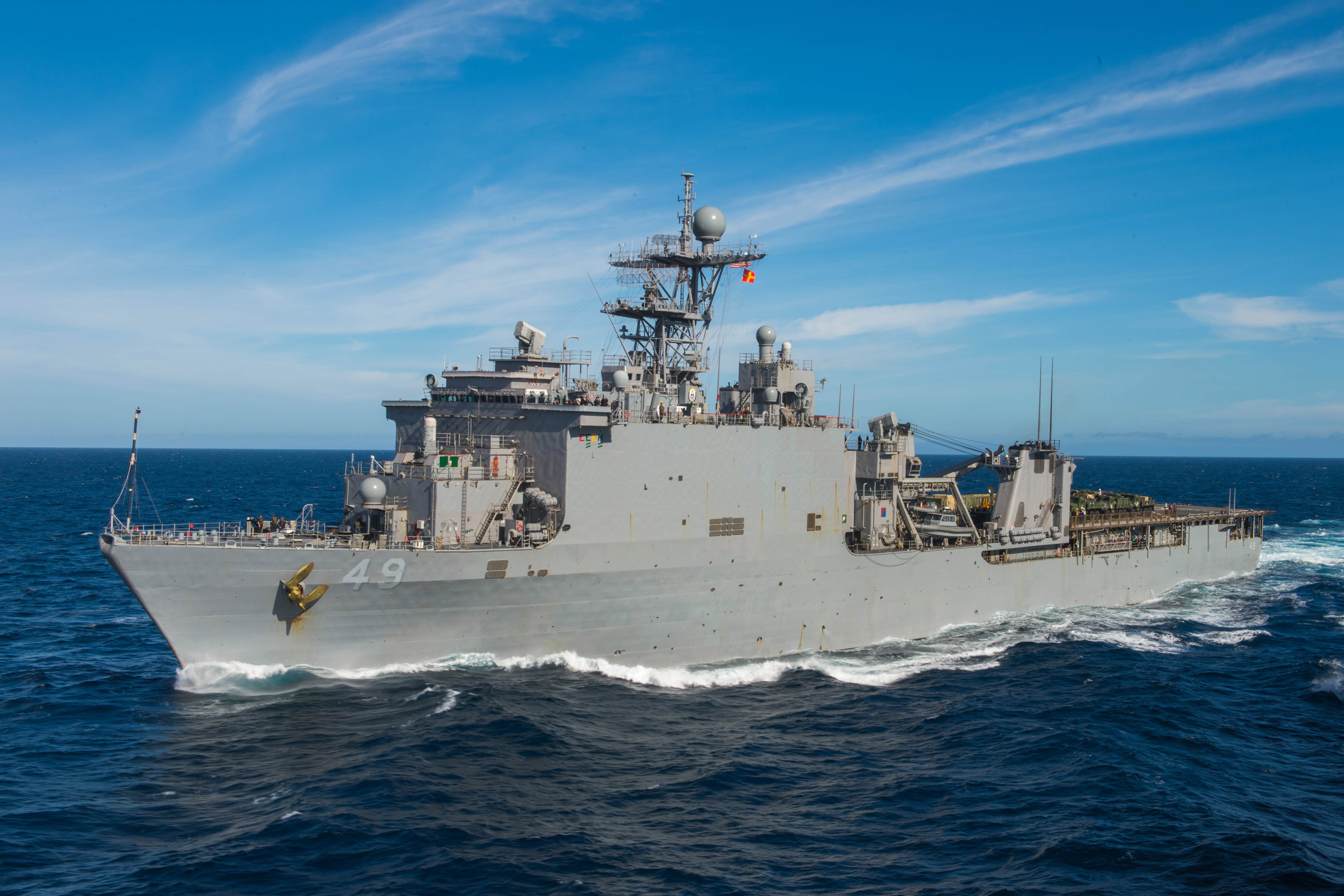 USS HARPERS FERRY LSD-49 am 10.12.2015 im Pazifik Bild: U.S. Navy