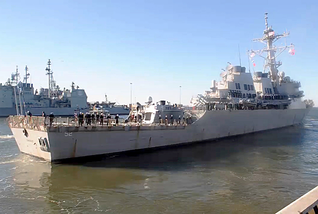 USS BARRY DDG-52 Auslaufen Norfolk am 12.01.2016 Bild: U.S. Navy  
