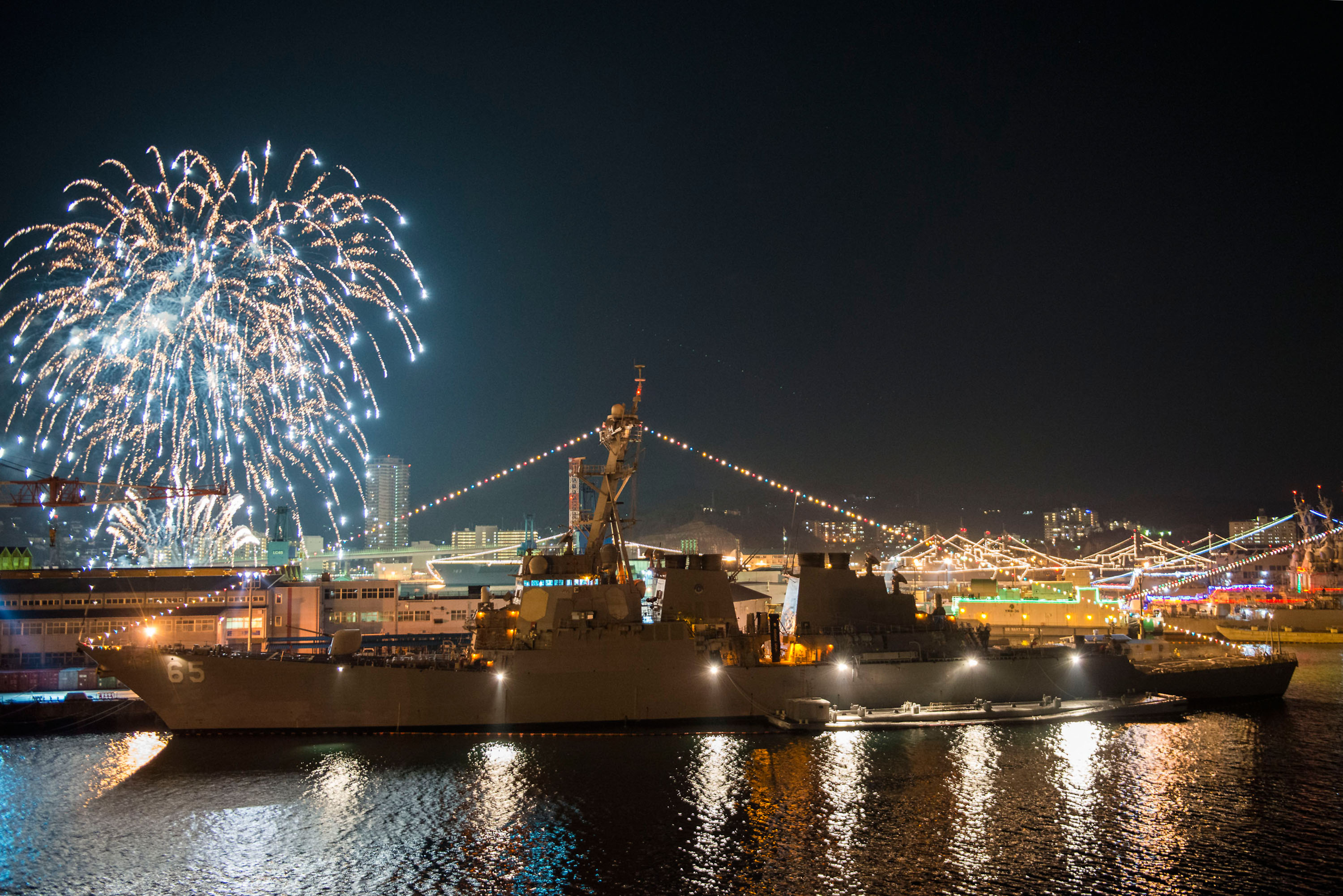 USS BENFOLD DDG-65 Neujahr 2016 in Yokosuka Bild: U.S. Navy