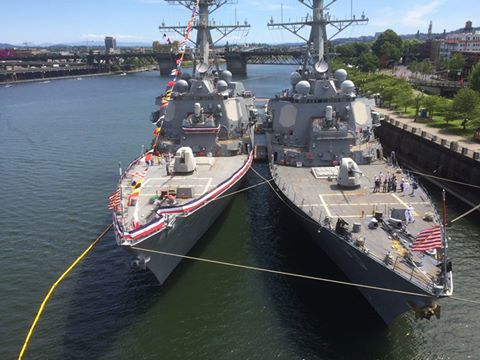 USS RUSSELL DDG-59 und USS HOWARD DDG-83 in Portland, OR Bild: Mike Brock