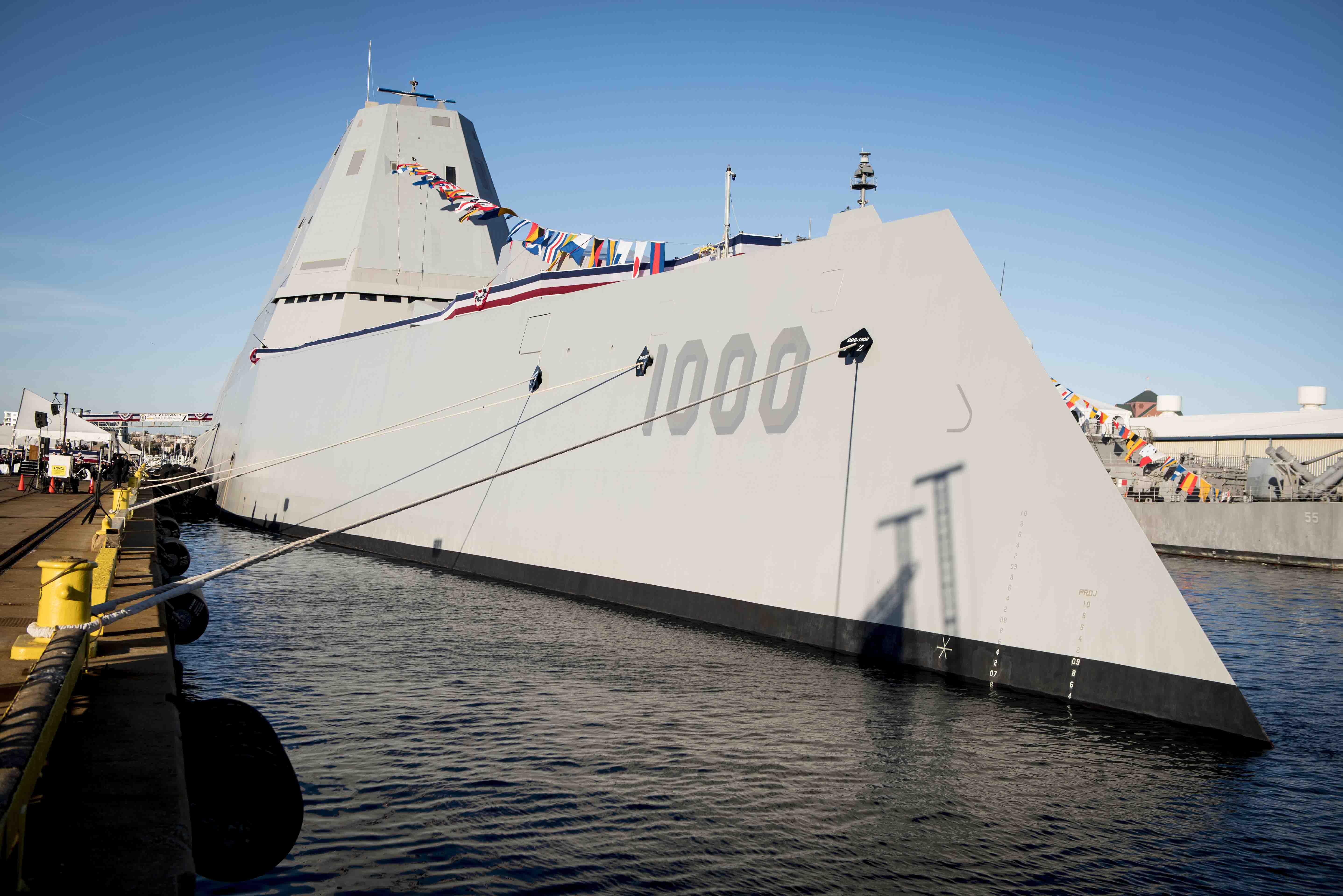 USS ZUMWALT DDG-1000 Indienststellung Bild: U.S. Navy